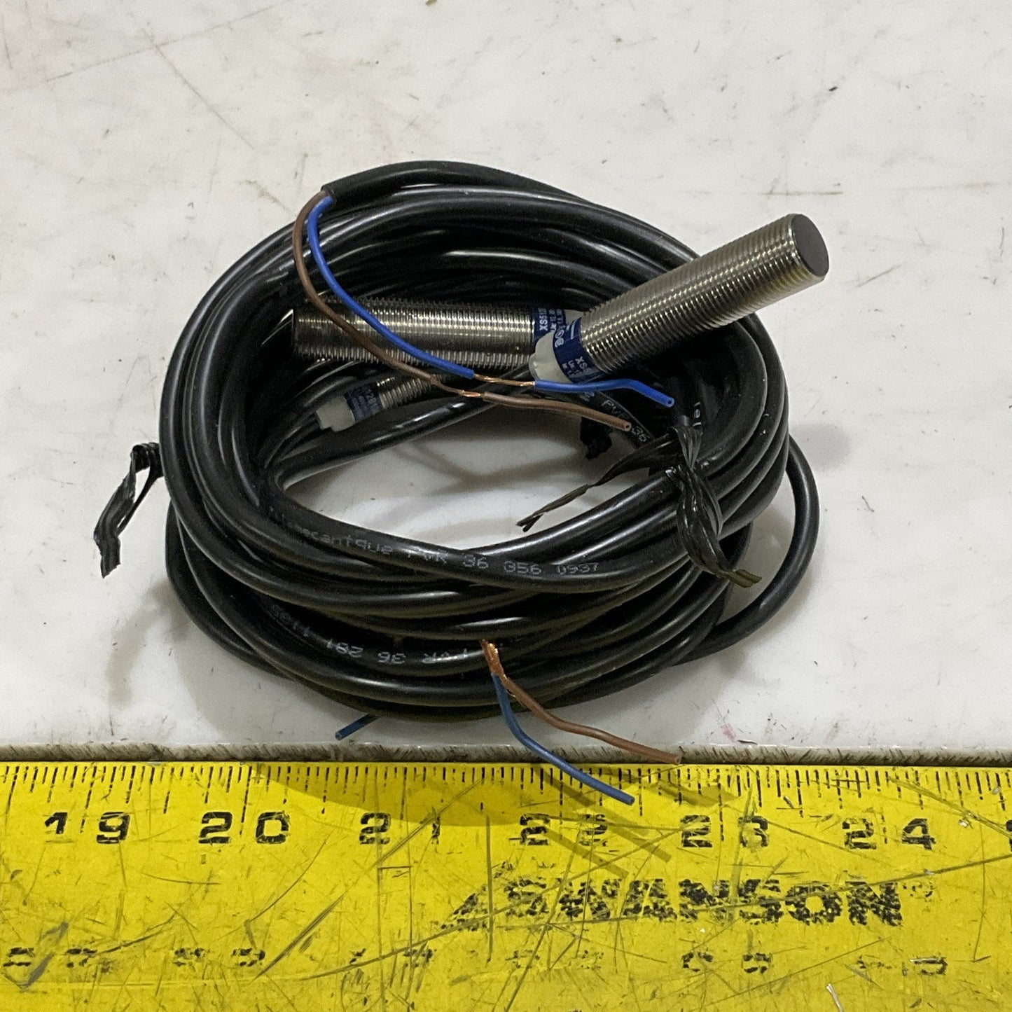 SCHNEIDER ELECTRIC XS512B1DAL2 INDUCTIVE PROXIMITY SWITCH LOT OF 3 Z2M