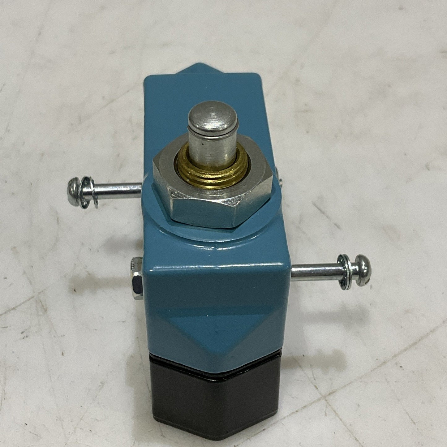 HONEYWELL BZE6-2RQ MICRO SWITCH 600 VAC 2 A BZE62RQ Z2M