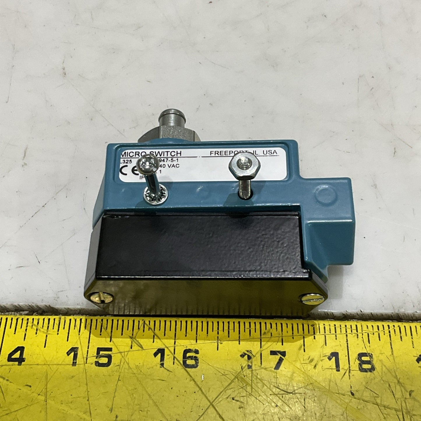 HONEYWELL BZE6-2RQ MICRO SWITCH 600 VAC 2 A BZE62RQ Z2M