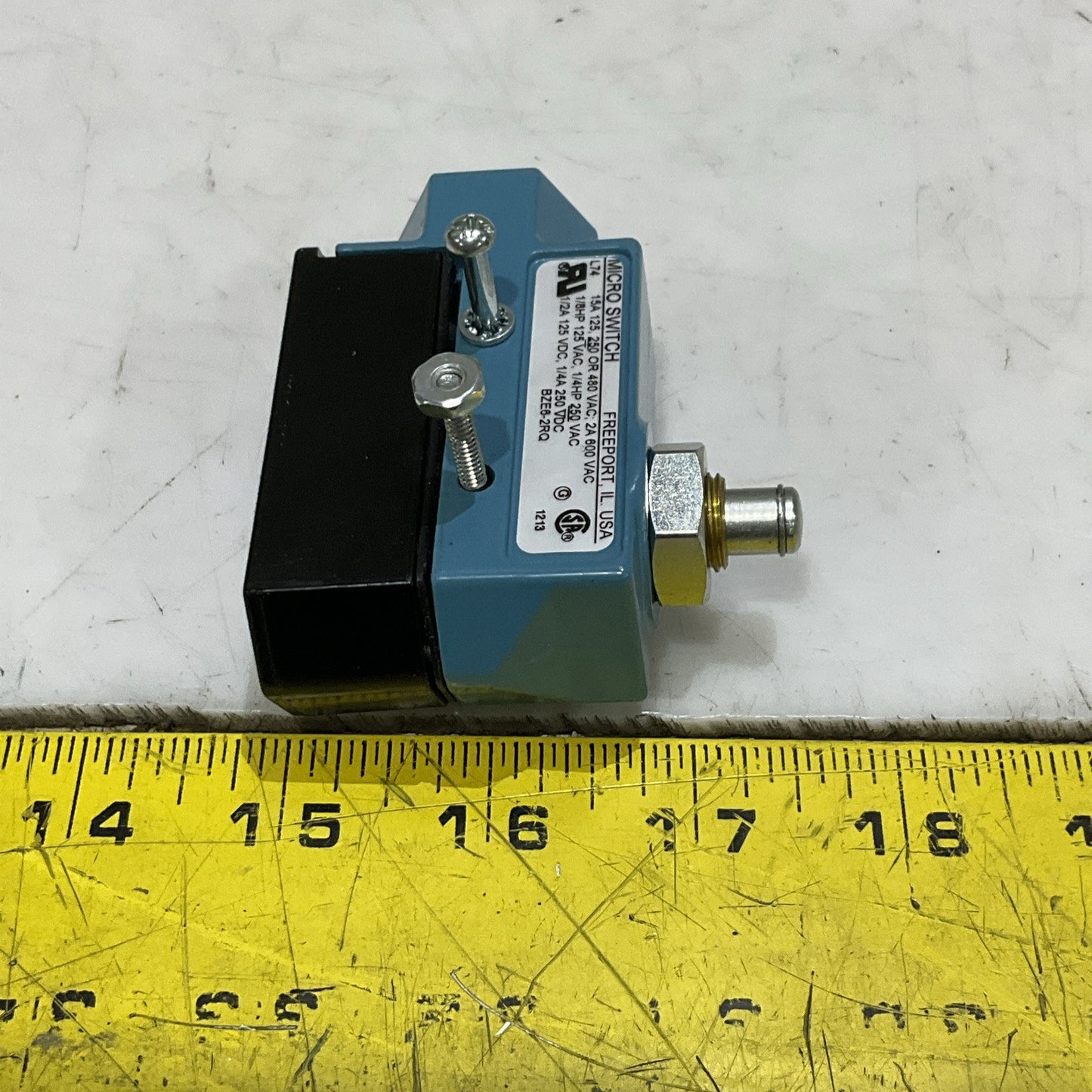 HONEYWELL BZE6-2RQ MICRO SWITCH 600 VAC 2 A BZE62RQ Z2M