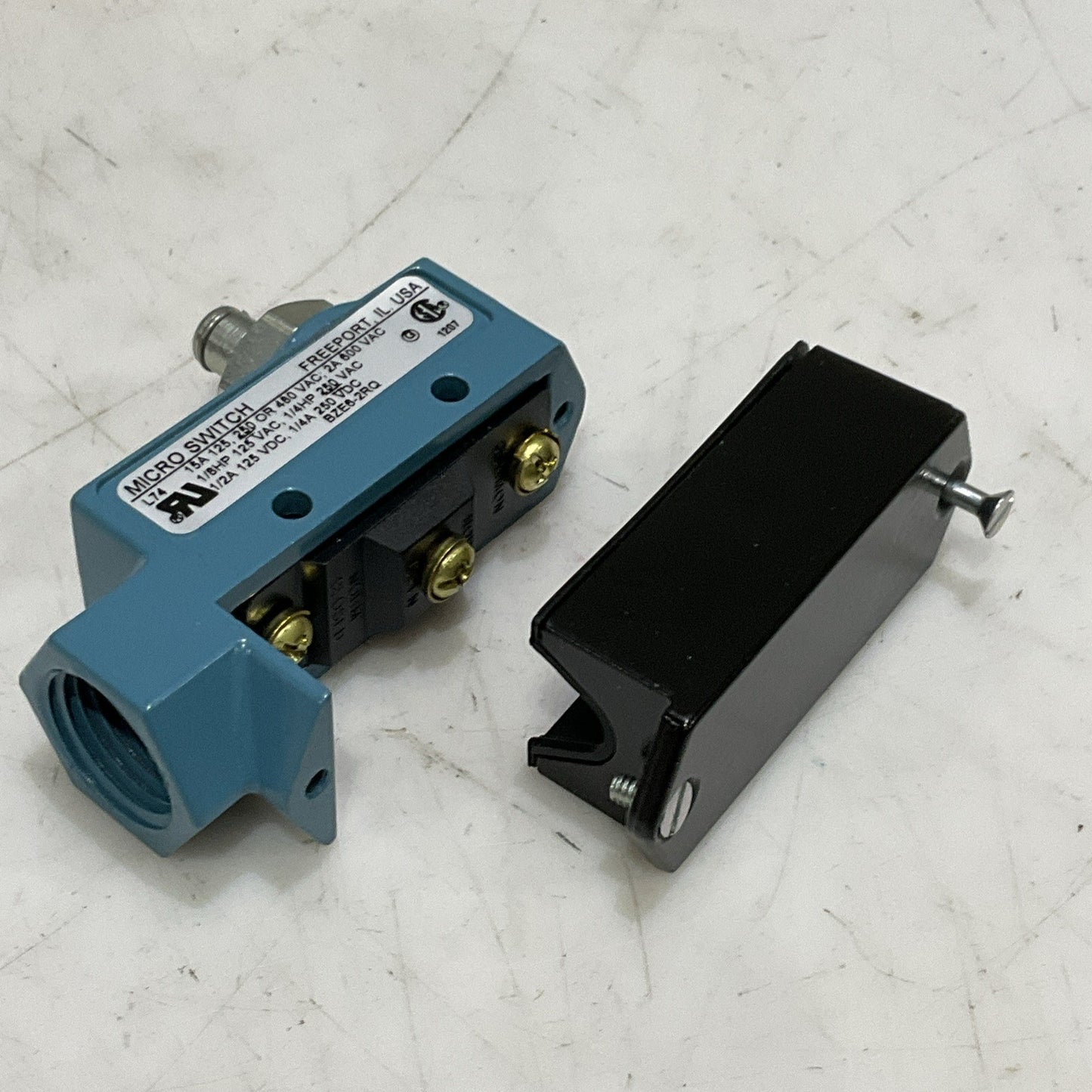 HONEYWELL BZE6-2RQ MICRO SWITCH 600 VAC 2 A BZE62RQ Z2M