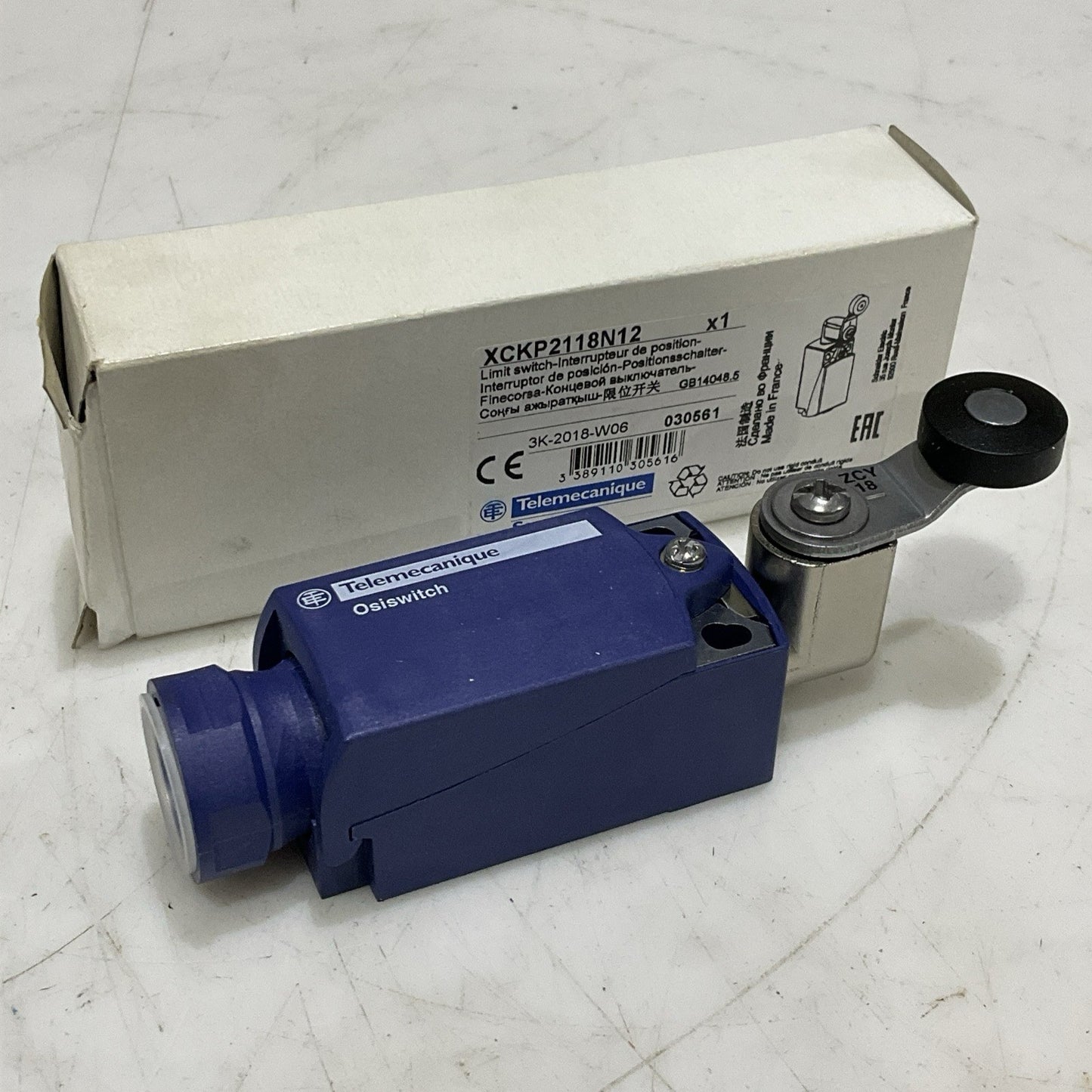 TELEMECANIQUE XCKP2118N12 LIMIT SWITCH THERMOPLASTIC ROLLER LEVER LOT OF 2 Z2M