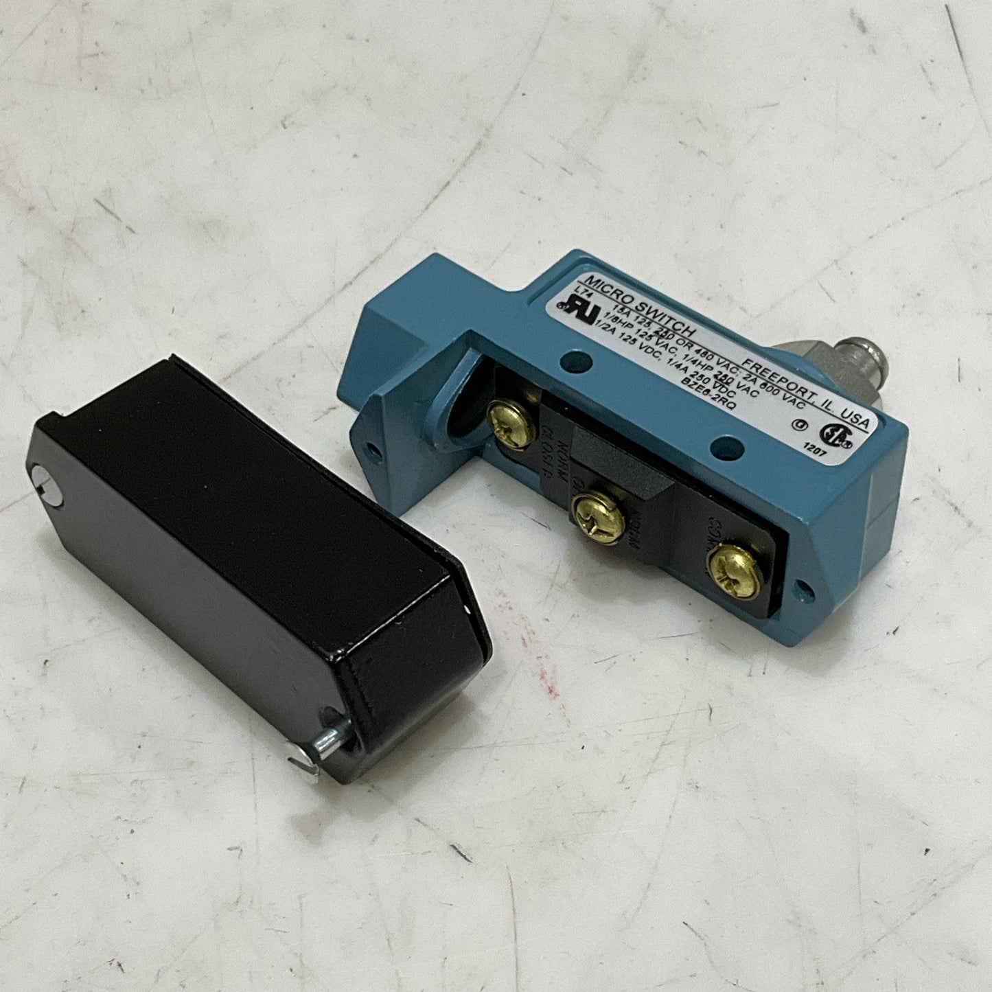 HONEYWELL BZE6-2RQ MICRO SWITCH 600 VAC 2 A BZE62RQ Z2M