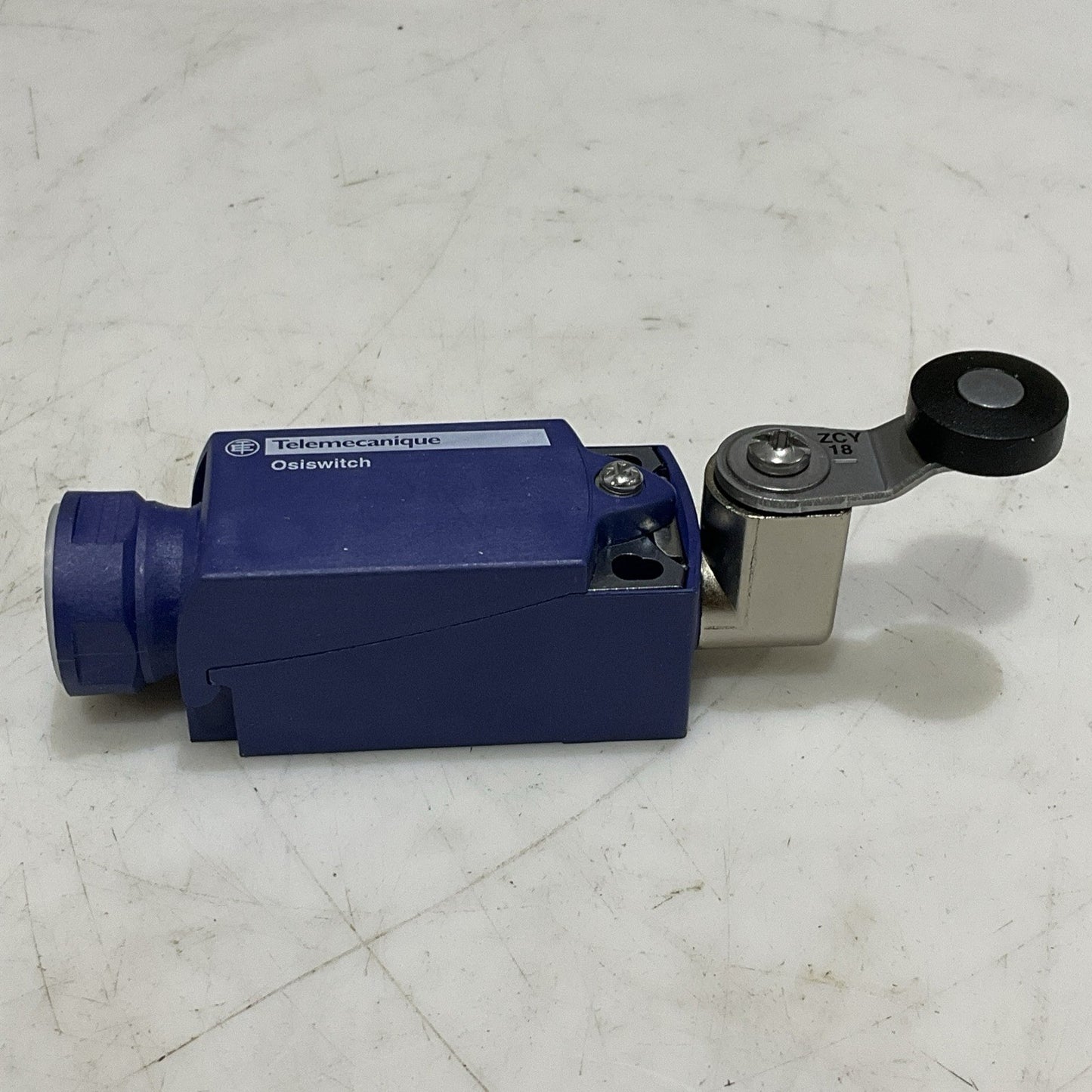 TELEMECANIQUE XCKP2118N12 LIMIT SWITCH THERMOPLASTIC ROLLER LEVER LOT OF 2 Z2M
