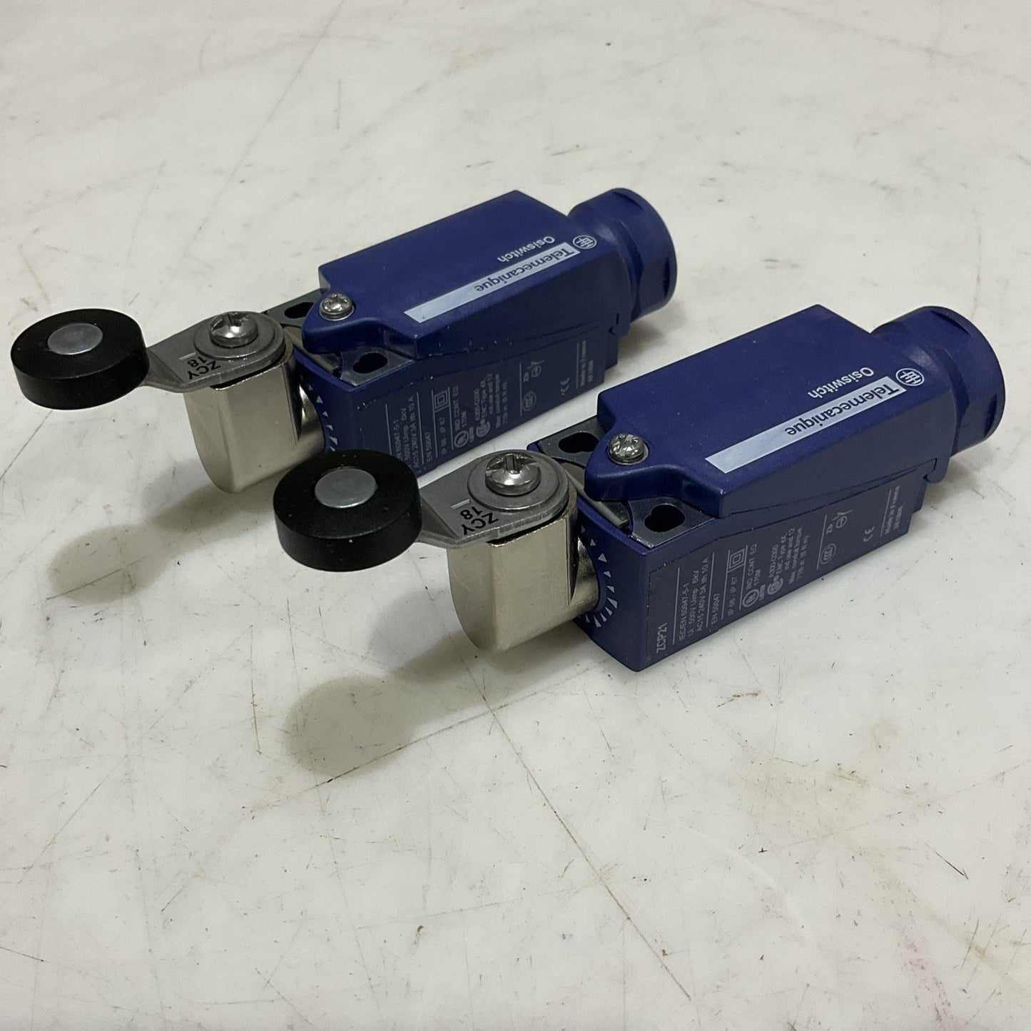 TELEMECANIQUE XCKP2118N12 LIMIT SWITCH THERMOPLASTIC ROLLER LEVER LOT OF 2 Z2M