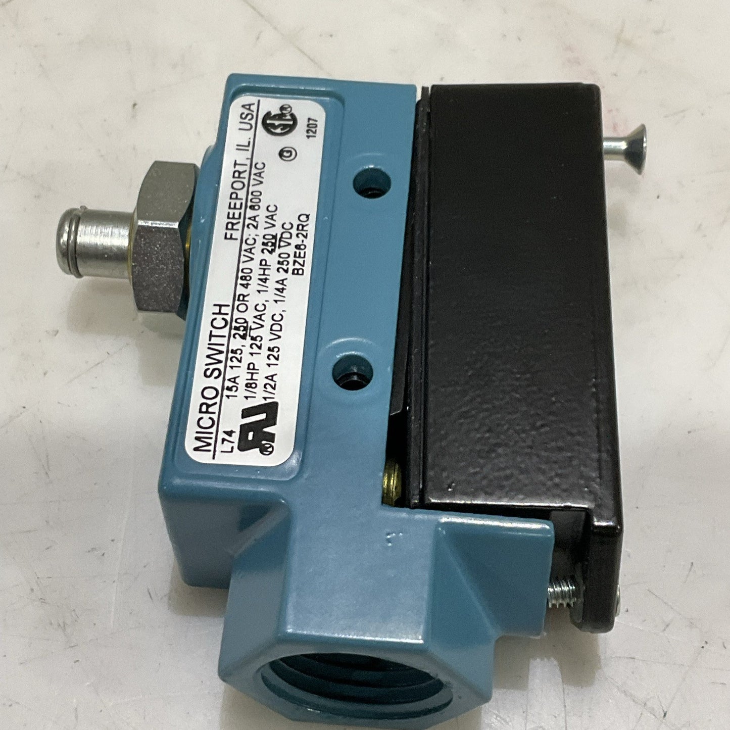 HONEYWELL BZE6-2RQ MICRO SWITCH 600 VAC 2 A BZE62RQ Z2M