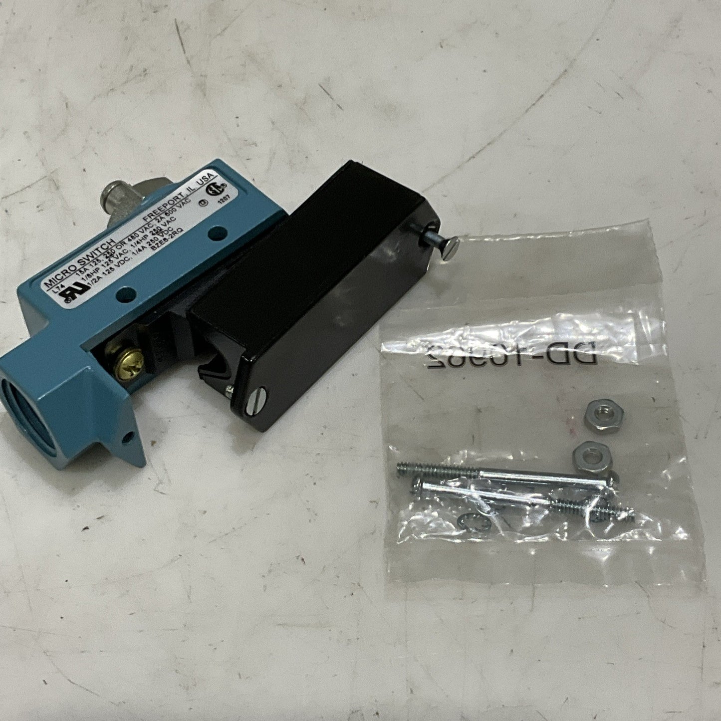 HONEYWELL BZE6-2RQ MICRO SWITCH 600 VAC 2 A BZE62RQ Z2M