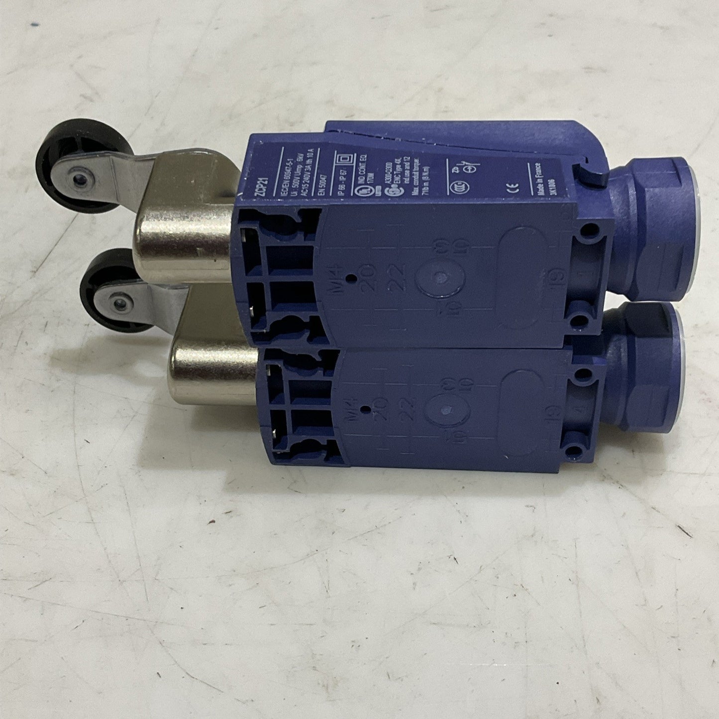 TELEMECANIQUE XCKP2118N12 LIMIT SWITCH THERMOPLASTIC ROLLER LEVER LOT OF 2 Z2M