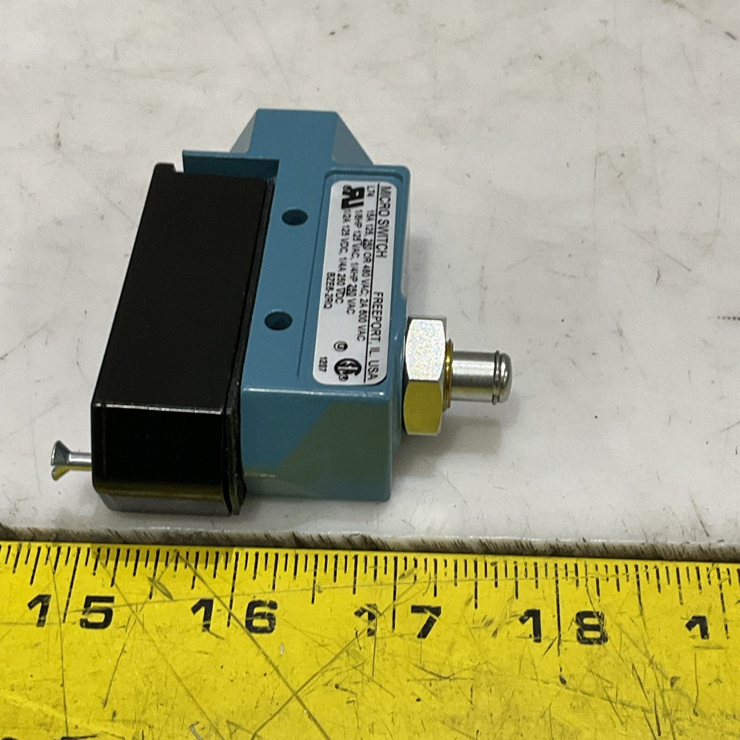 HONEYWELL BZE6-2RQ MICRO SWITCH 600 VAC 2 A BZE62RQ Z2M