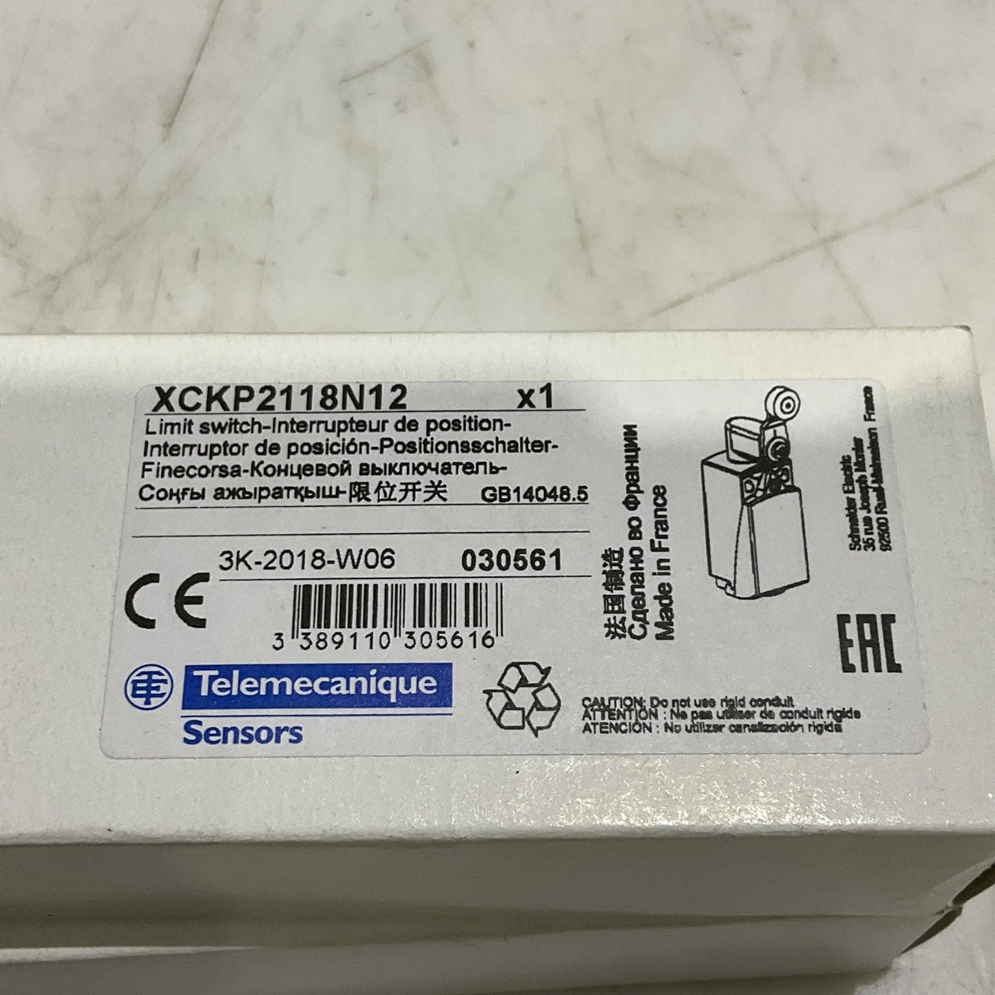 TELEMECANIQUE XCKP2118N12 LIMIT SWITCH THERMOPLASTIC ROLLER LEVER LOT OF 2 Z2M