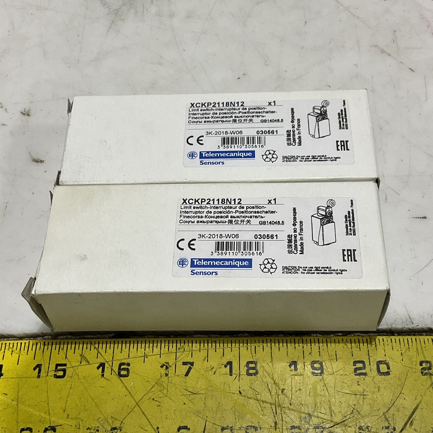 TELEMECANIQUE XCKP2118N12 LIMIT SWITCH THERMOPLASTIC ROLLER LEVER LOT OF 2 Z2M