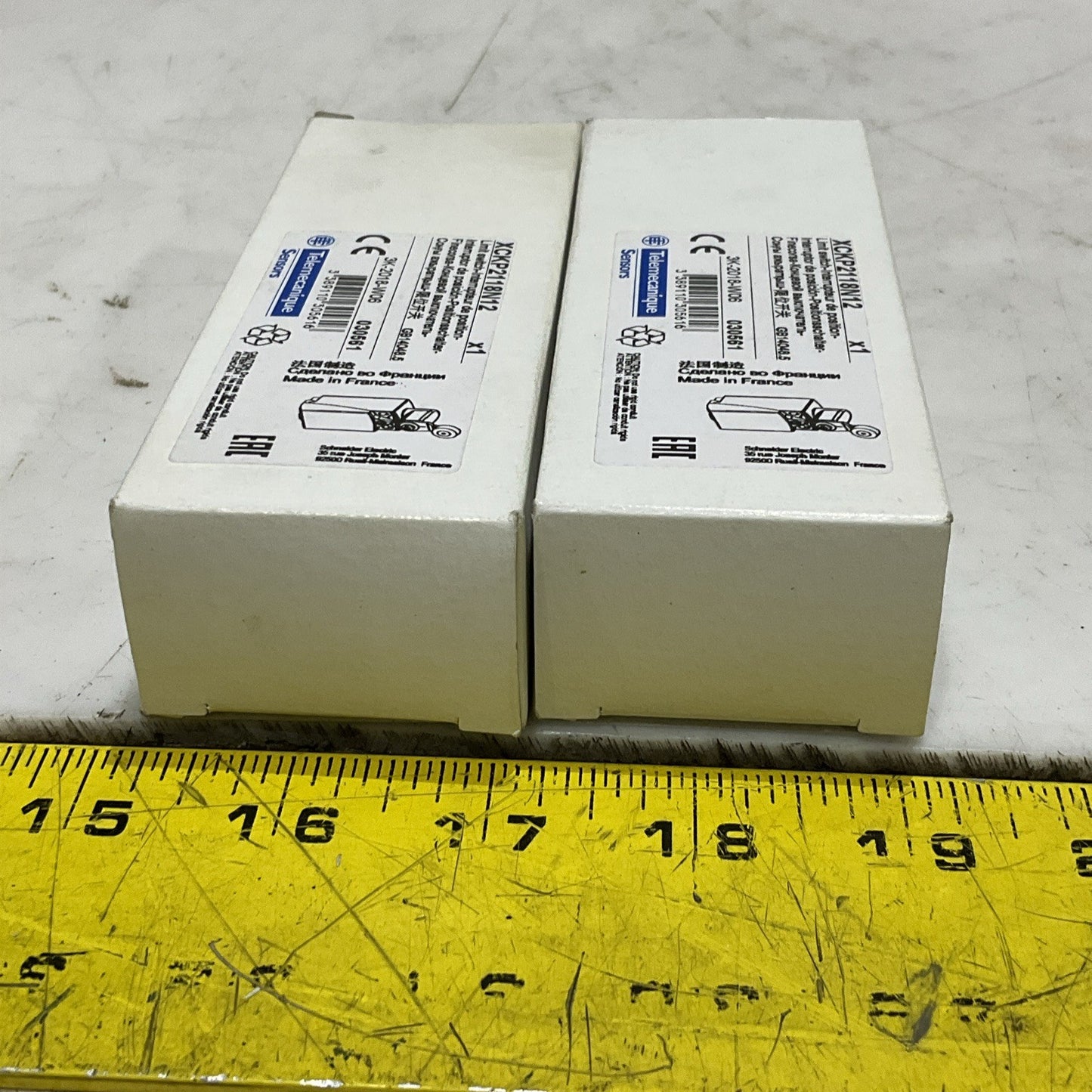 TELEMECANIQUE XCKP2118N12 LIMIT SWITCH THERMOPLASTIC ROLLER LEVER LOT OF 2 Z2M