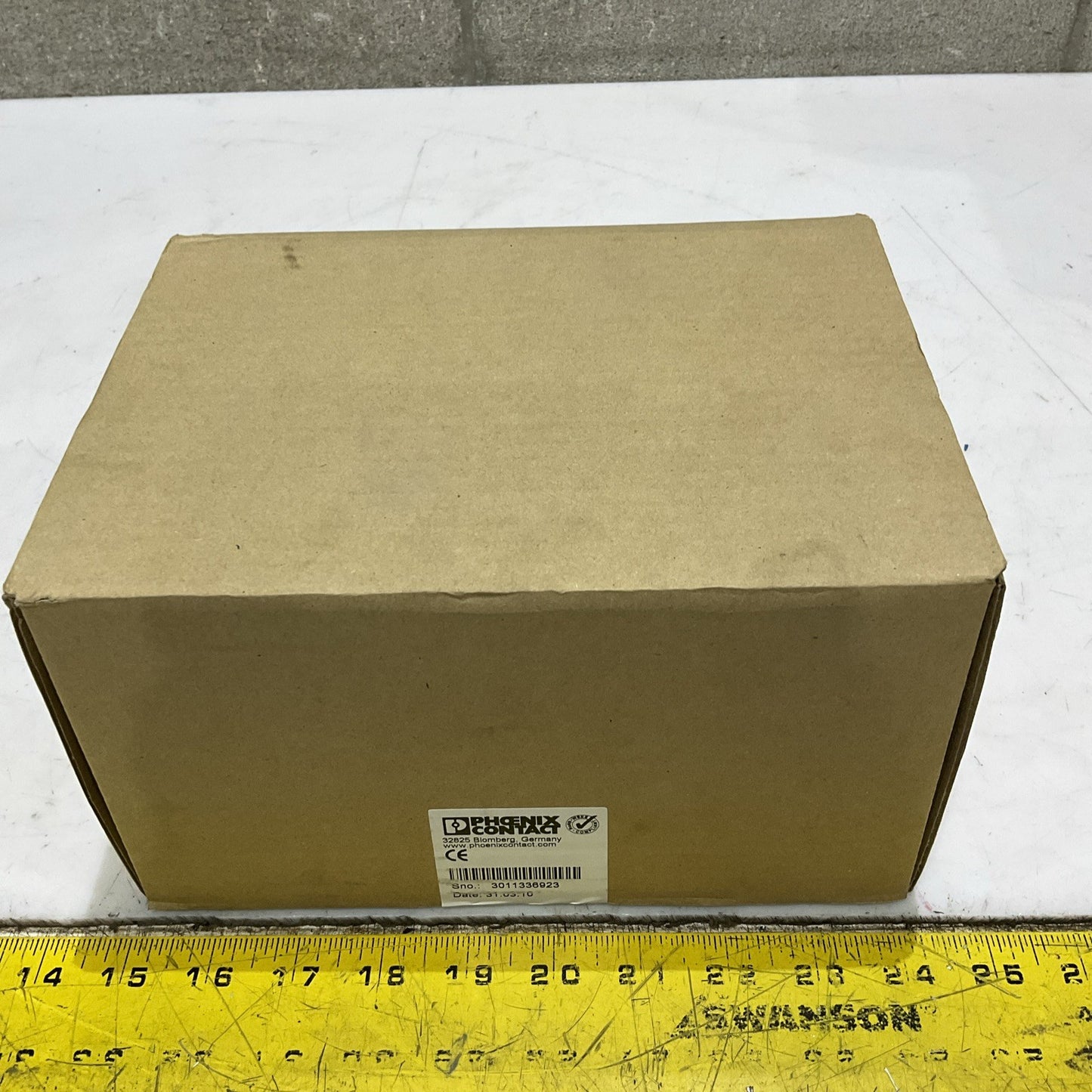 PHOENIX CONTACT TRIO-PS/AC/24DC/20 POWER SUPPLY 100-240 V NEW MFG SEALED Z2M