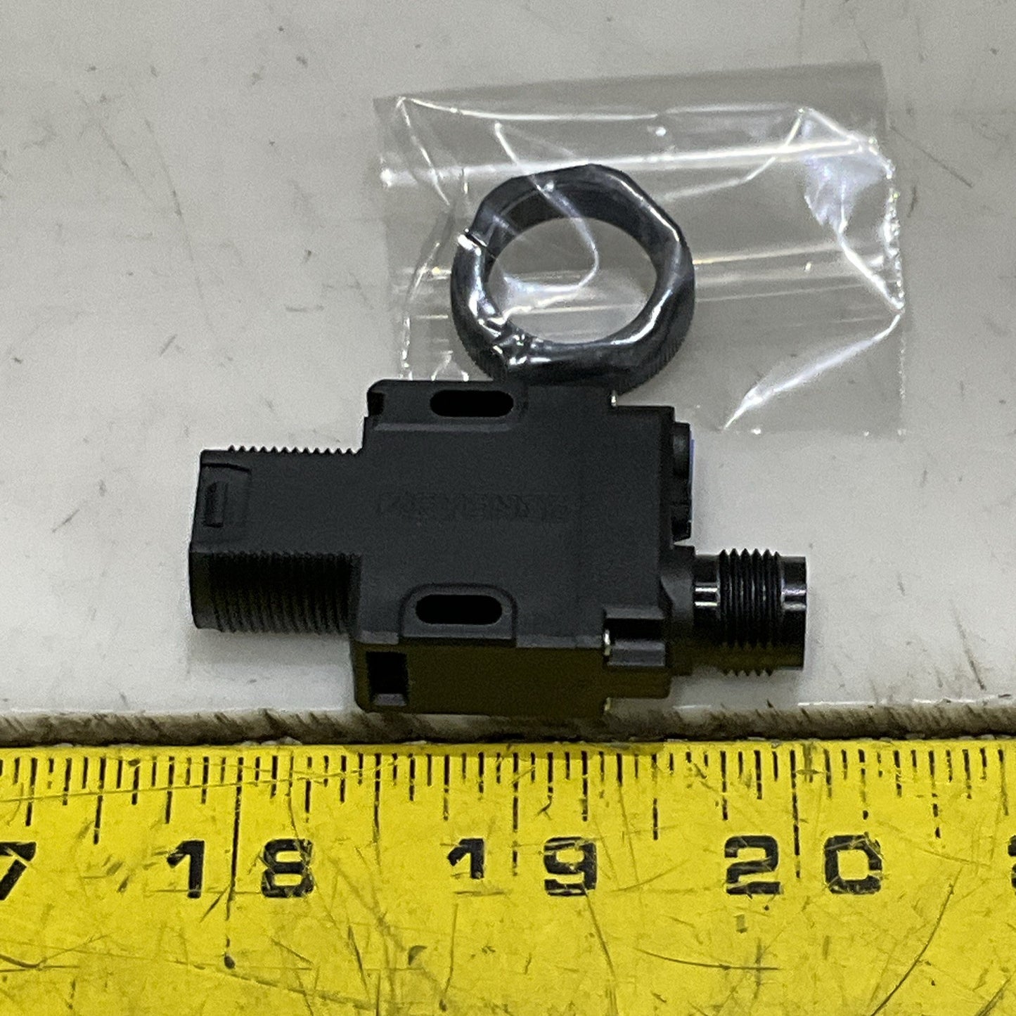 KEYENCE PZ-G41CB SELF CONTAINED PHOTOELECTRIC SENSOR M12 CONNECTOR 30V 100MA Z2M