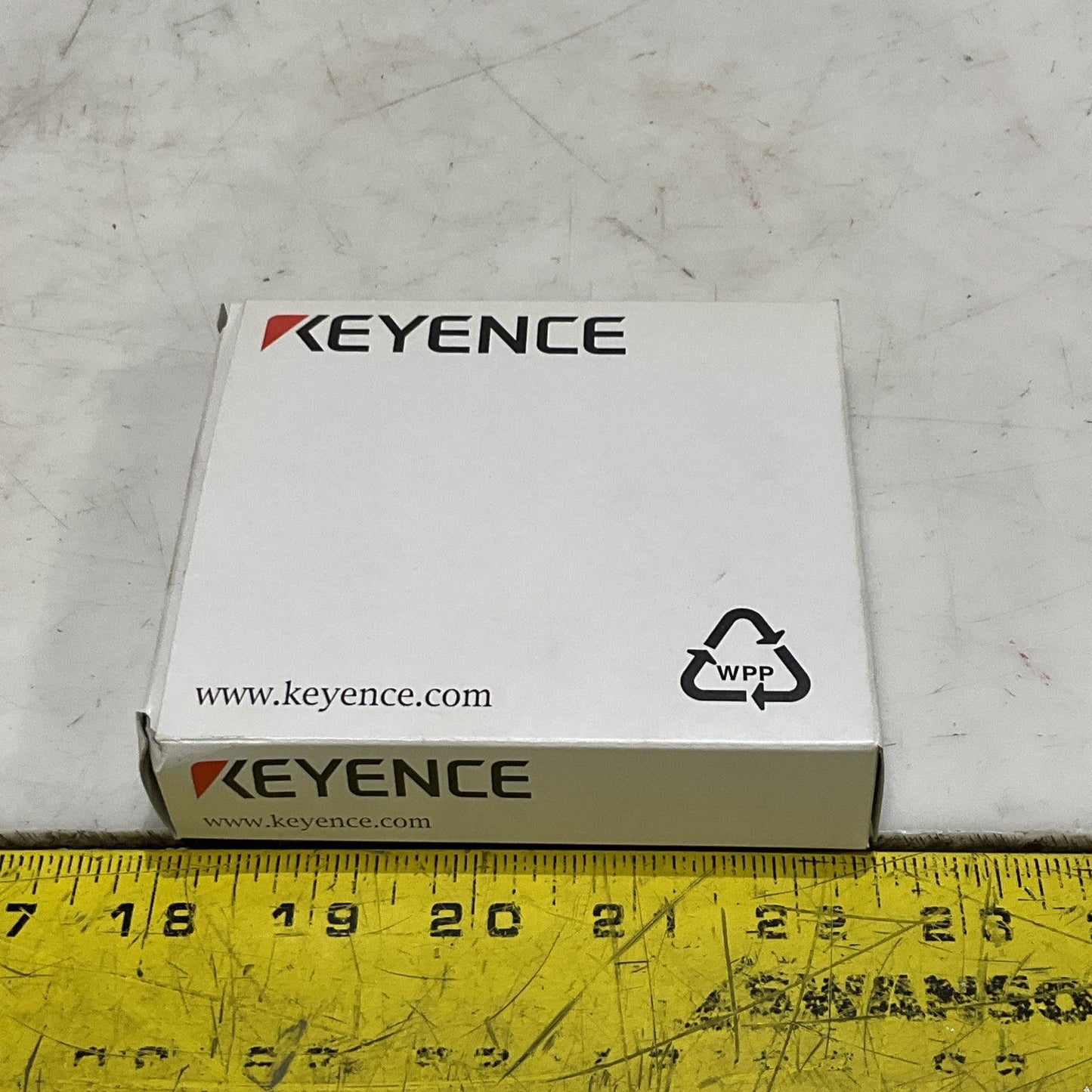 KEYENCE PZ-G41CB SELF CONTAINED PHOTOELECTRIC SENSOR M12 CONNECTOR 30V 100MA Z2M