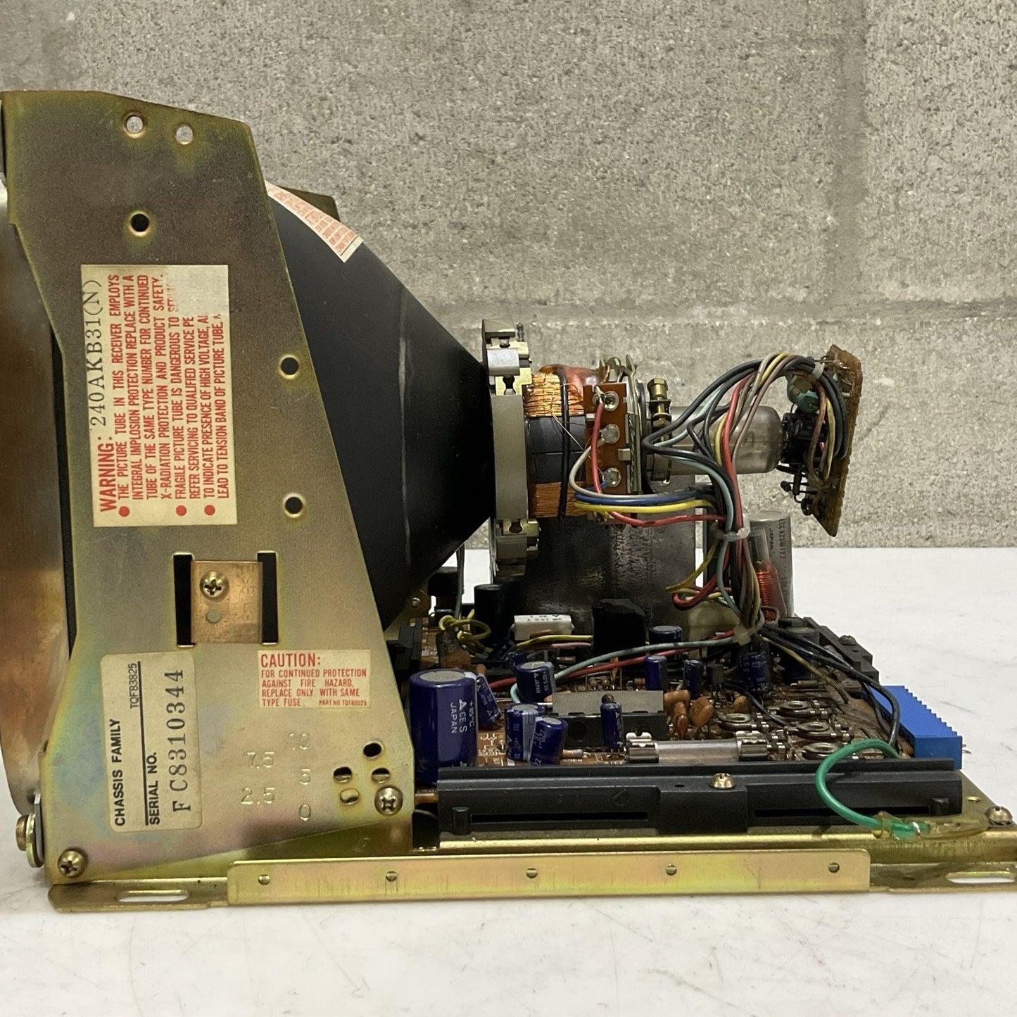 MATSUSHITA 240AKB31N M-C9001N TR-90A1 VINTAGE CRT DISPLAY 9 IN Z2M