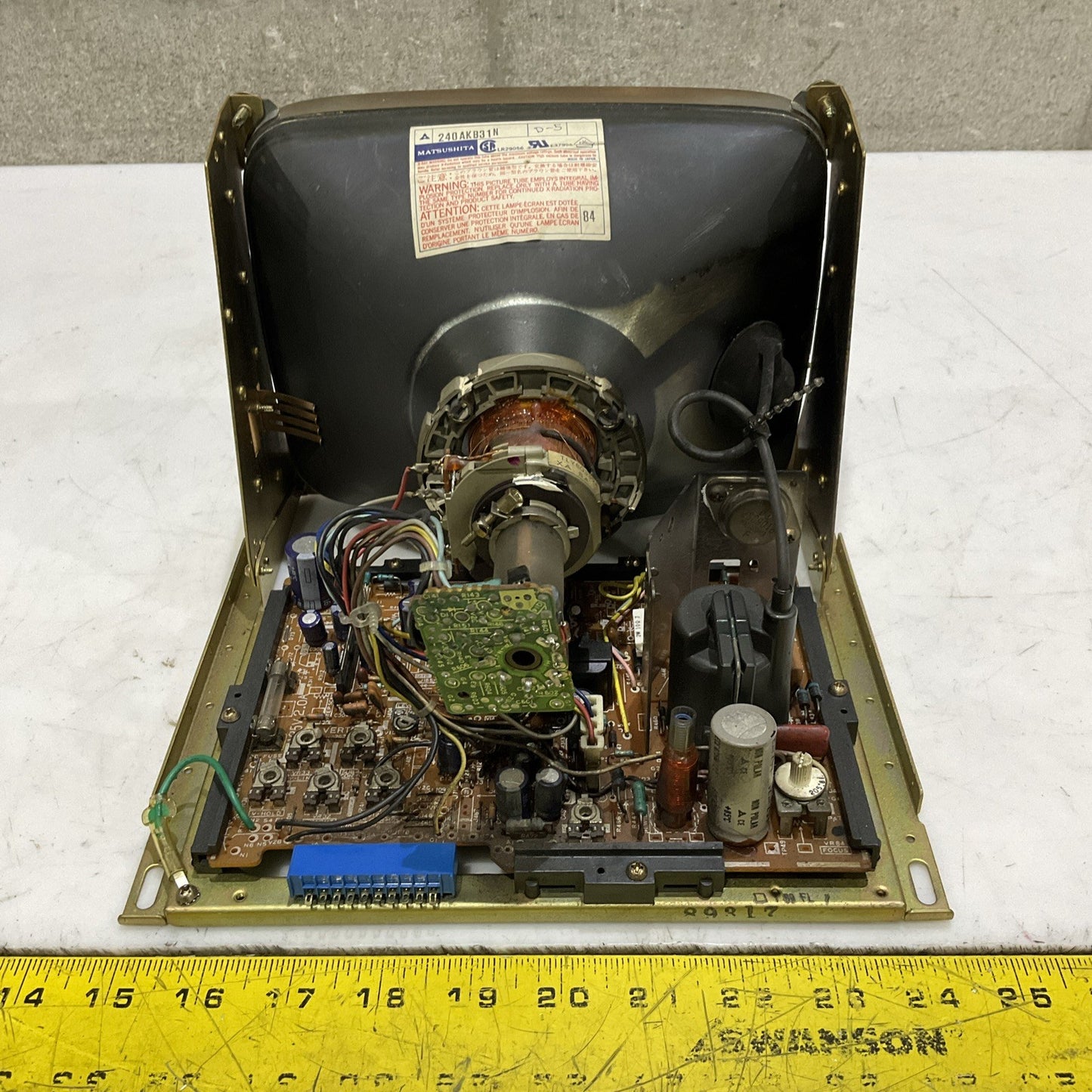 MATSUSHITA 240AKB31N M-C9001N TR-90A1 VINTAGE CRT DISPLAY 9 IN Z2M