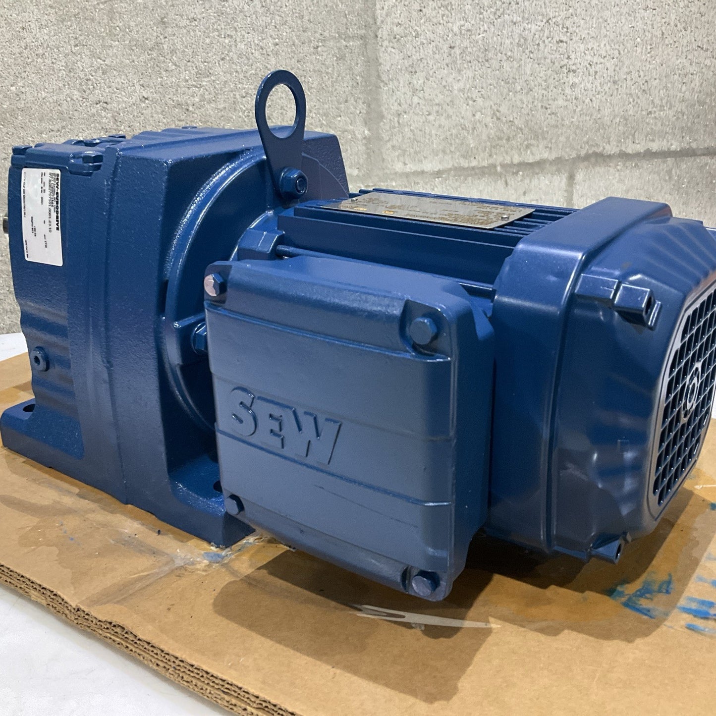 SEW-EURODRIVE R47 DRN71M4 GEAR MOTOR R47DRN71M4 460 V 60 HZ 1730 RPM Z2M