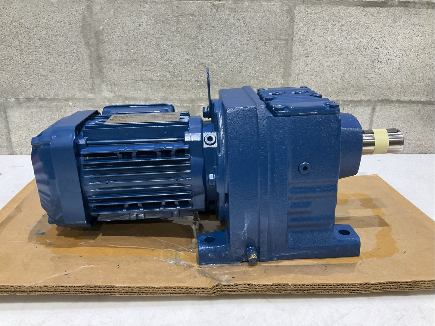 SEW-EURODRIVE R47 DRN71M4 GEAR MOTOR R47DRN71M4 460 V 60 HZ 1730 RPM Z2M