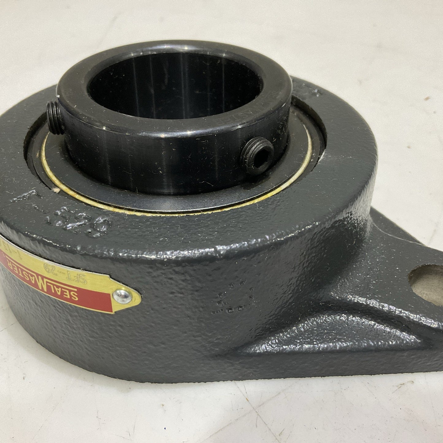 SEAL MASTER SFT-29 FLANGE MOUNT 2 BOLT BEARING 1 13/16 IN BORE F-529 Z2M
