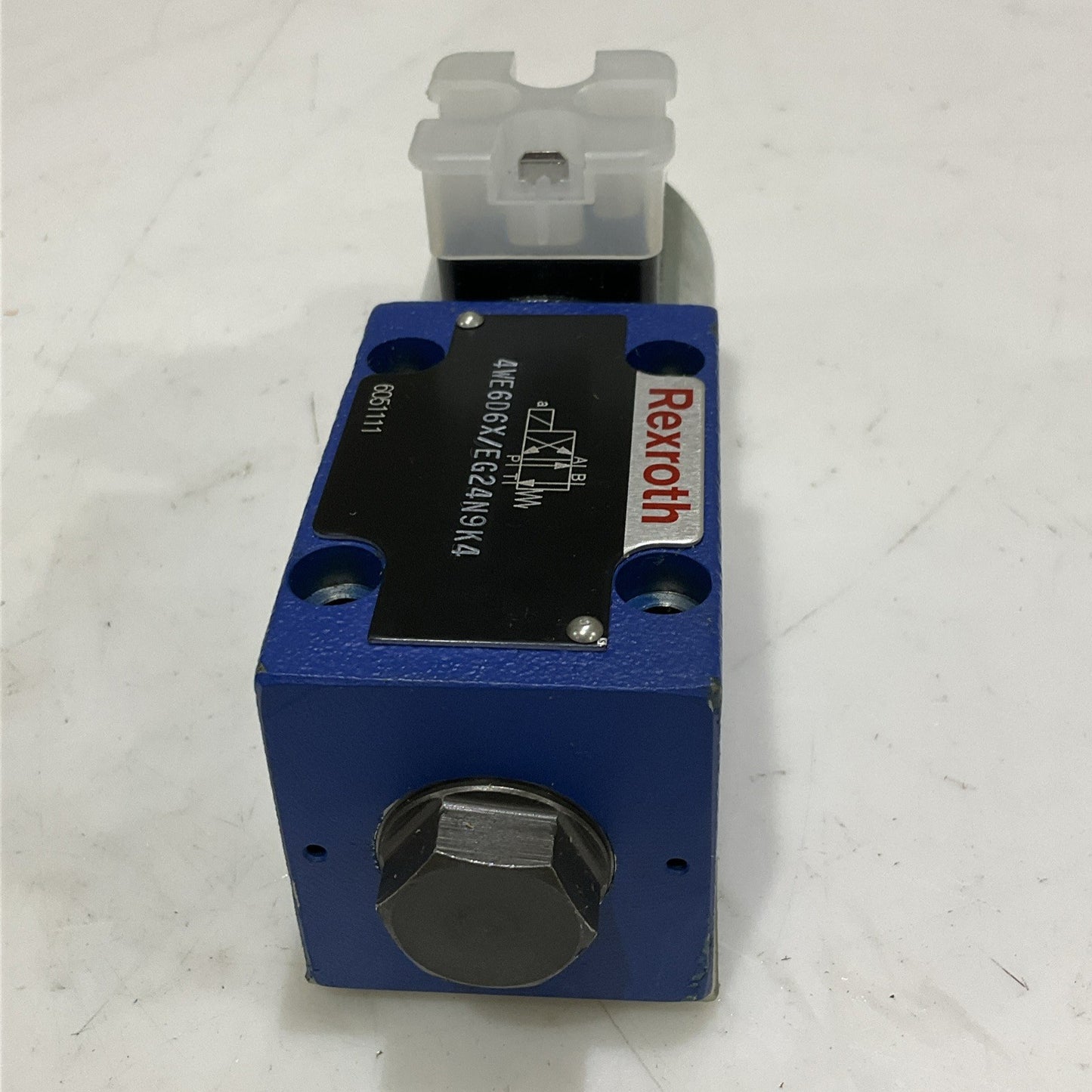 REXROTH R900021389 4WE6D6X/EG24N9K4 DIRECTIONAL CONTROL VALVE Z2M