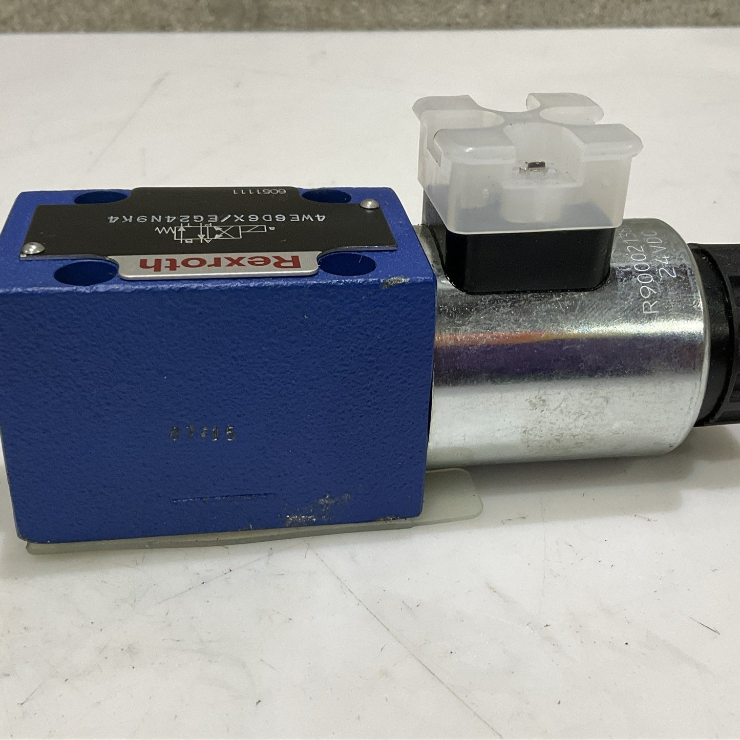 REXROTH R900021389 4WE6D6X/EG24N9K4 DIRECTIONAL CONTROL VALVE Z2M