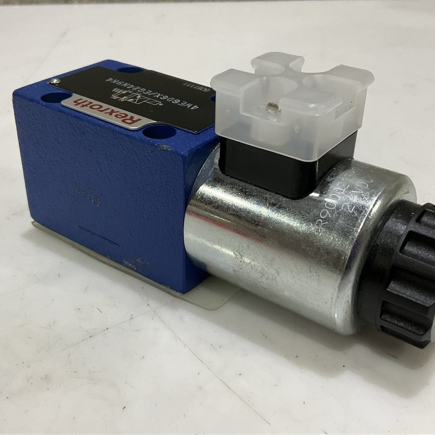 REXROTH R900021389 4WE6D6X/EG24N9K4 DIRECTIONAL CONTROL VALVE Z2M