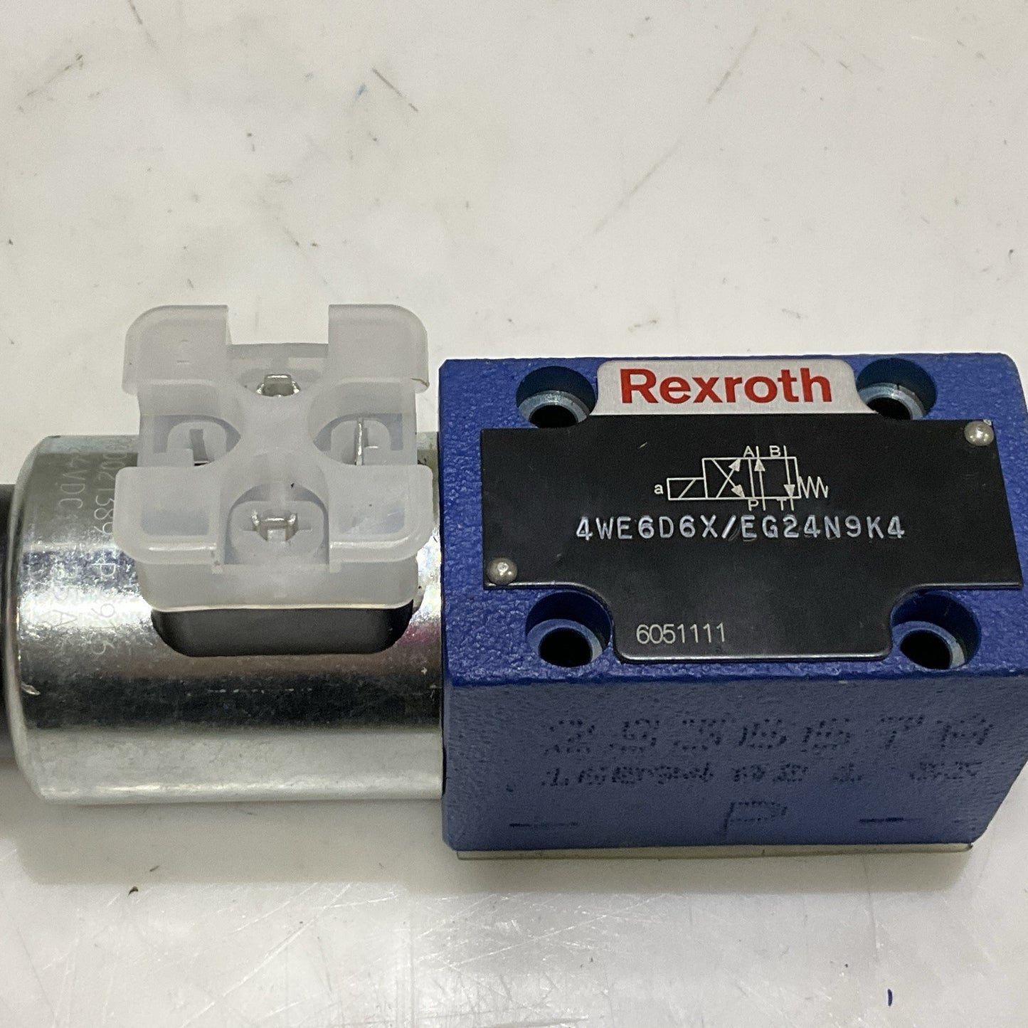 REXROTH R900021389 4WE6D6X/EG24N9K4 DIRECTIONAL CONTROL VALVE Z2M