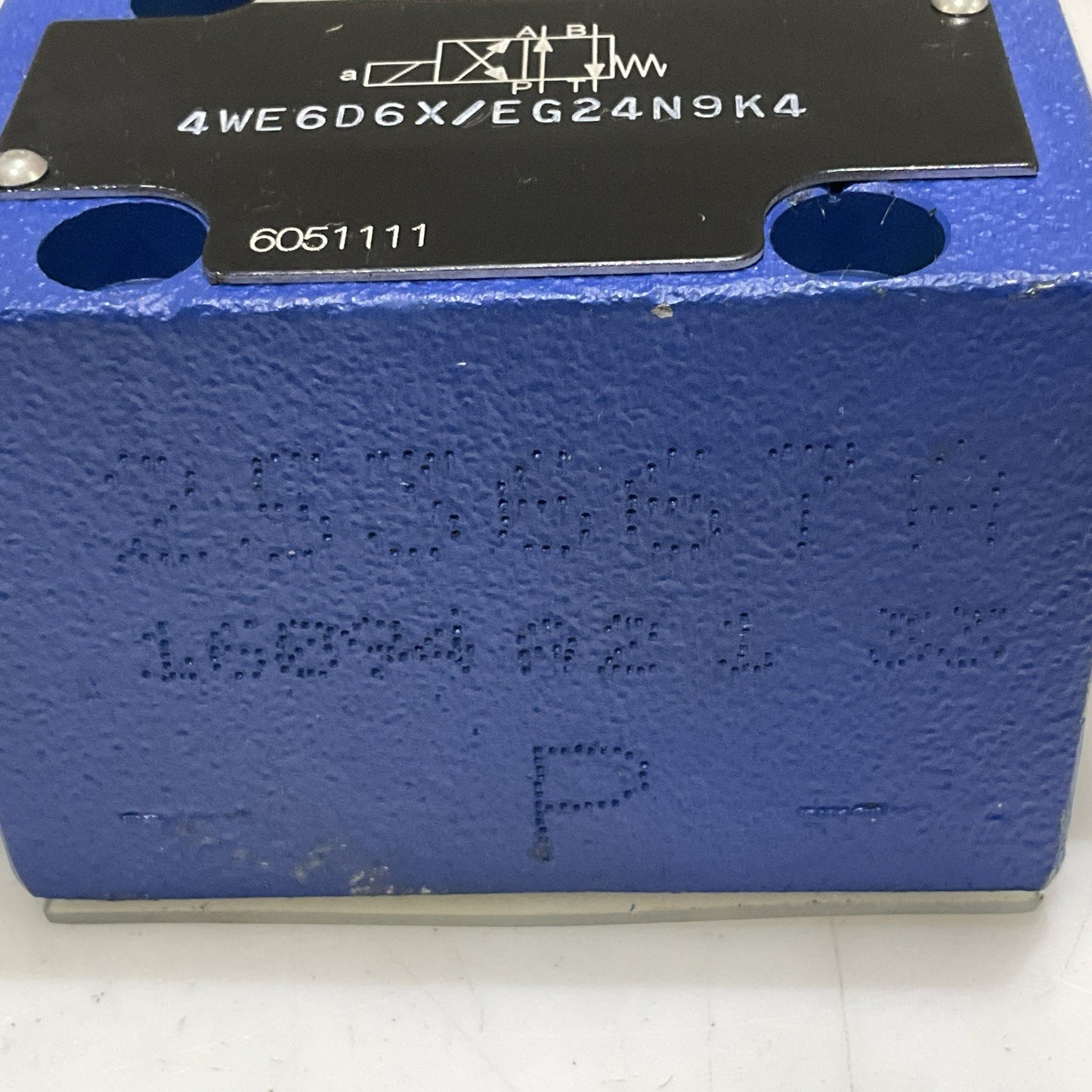 REXROTH R900021389 4WE6D6X/EG24N9K4 DIRECTIONAL CONTROL VALVE Z2M
