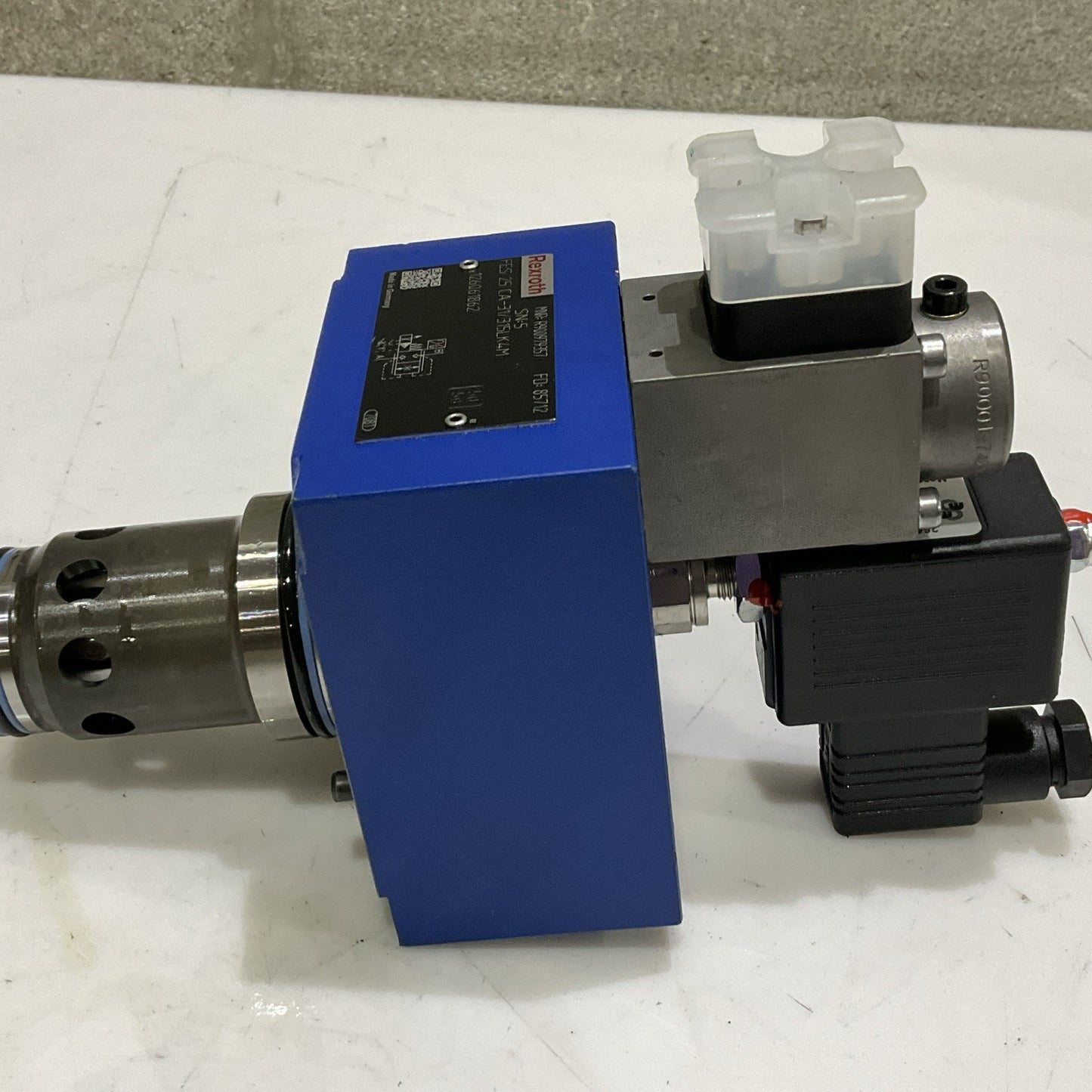 REXROTH R900979357 FES 25 CA-31/315LK4M PROPORTIONAL VALVE Z2M