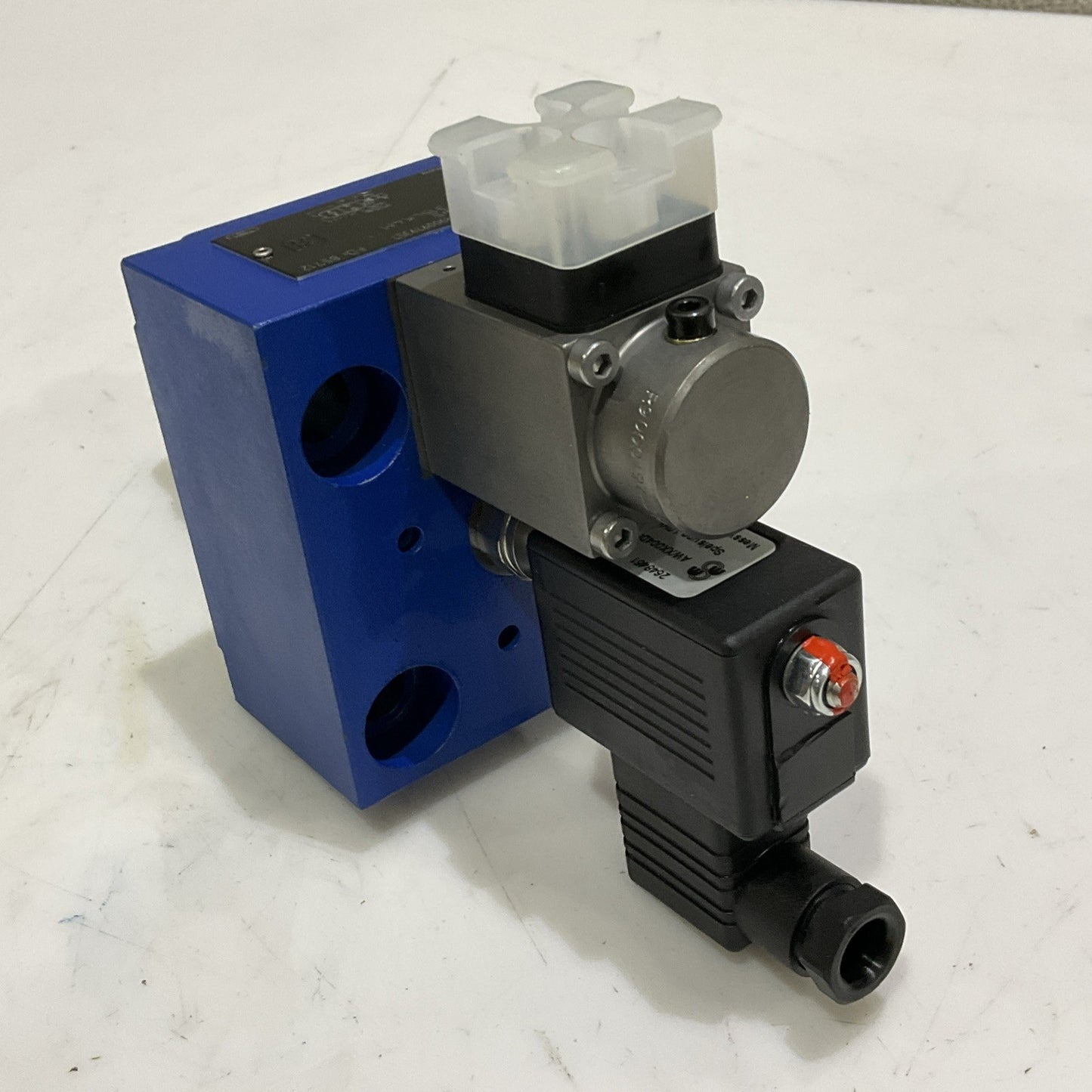 REXROTH R900979357 FES 25 CA-31/315LK4M PROPORTIONAL VALVE Z2M