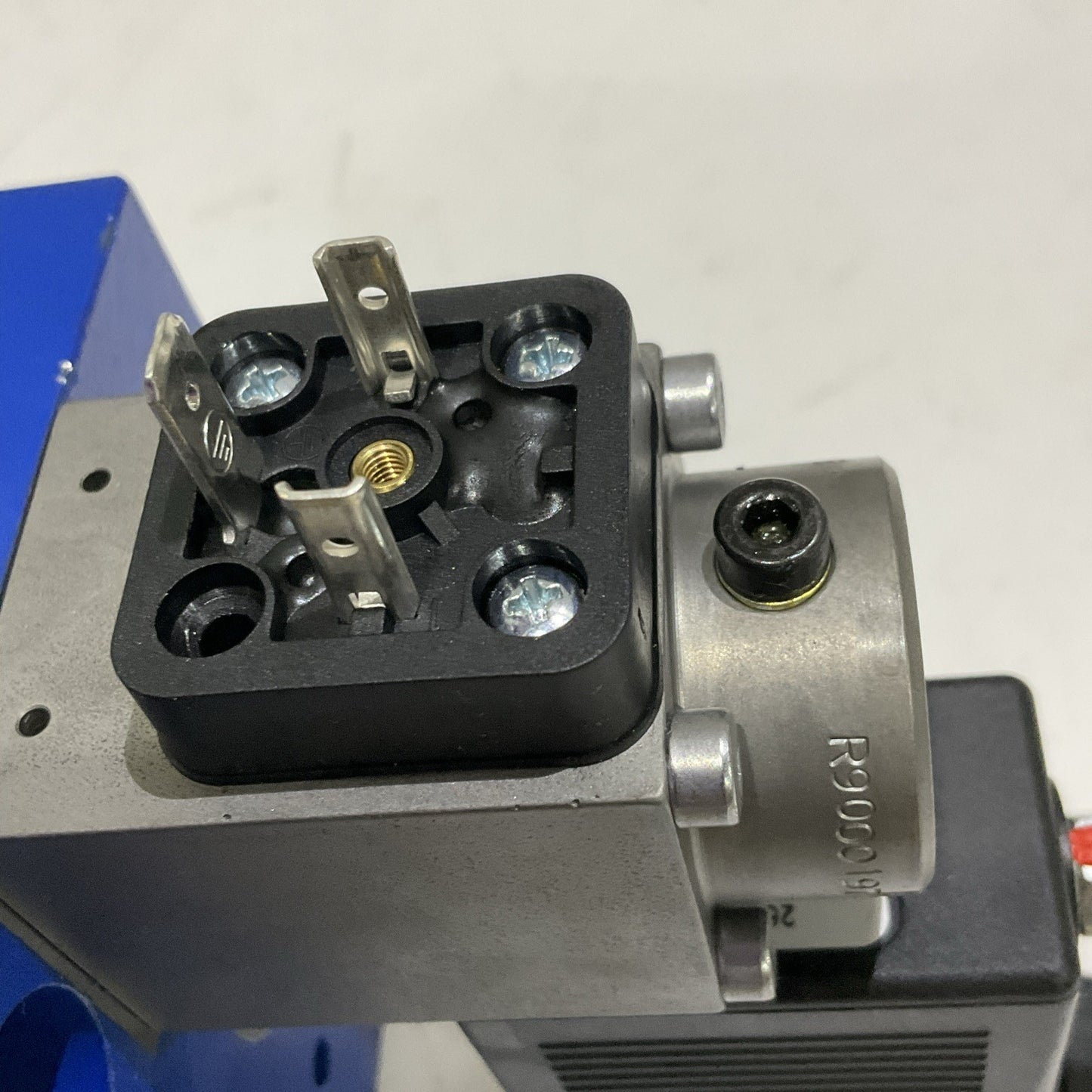 REXROTH R900979357 FES 25 CA-31/315LK4M PROPORTIONAL VALVE Z2M