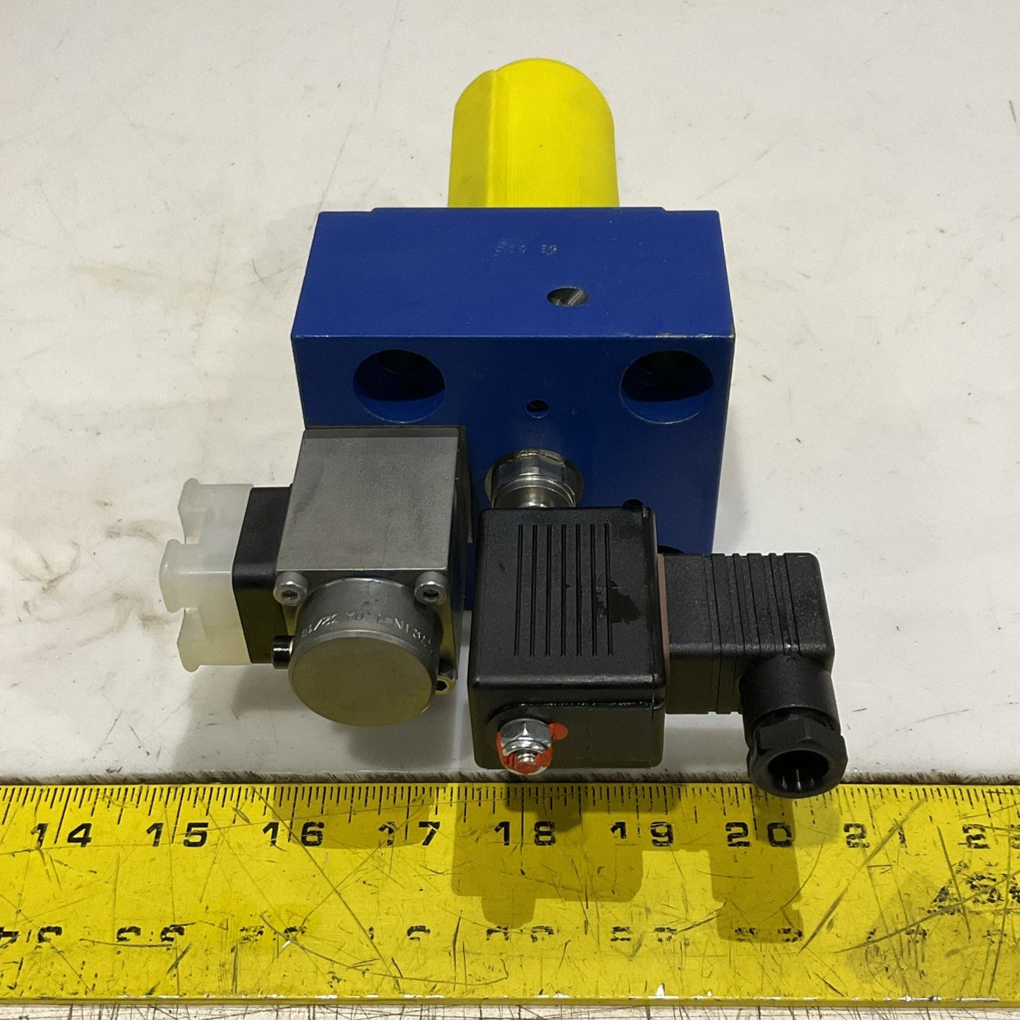 REXROTH R900979357 FES 25 CA-31/315LK4M PROPORTIONAL VALVE Z2M
