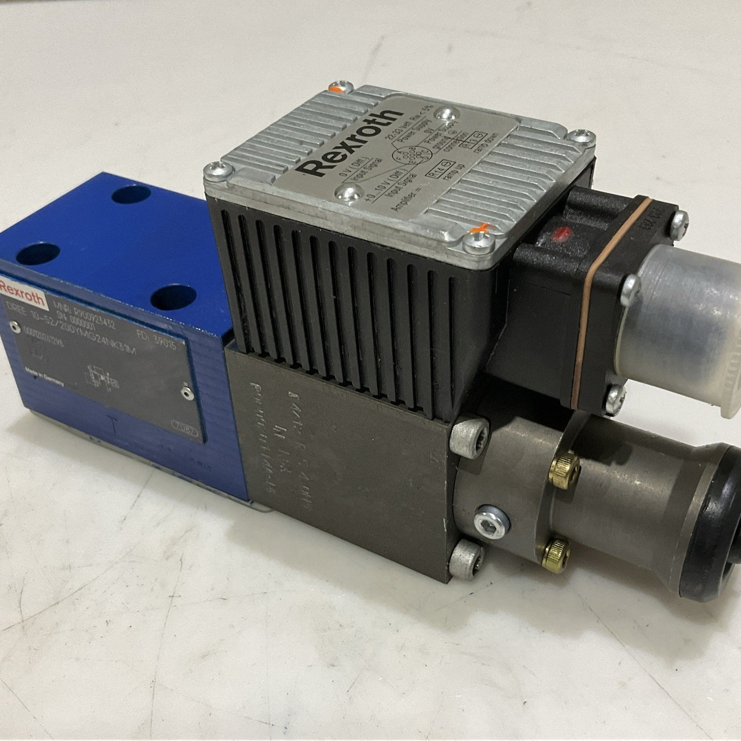 REXROTH R900923432 DREE 10-52/200YMG24NK31M SOLENOID VALVE Z2M
