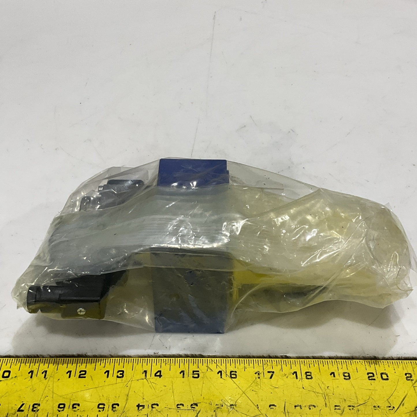 REXROTH R900979357 FES 25 CA-31/315LK4M PROPORTIONAL VALVE Z2M