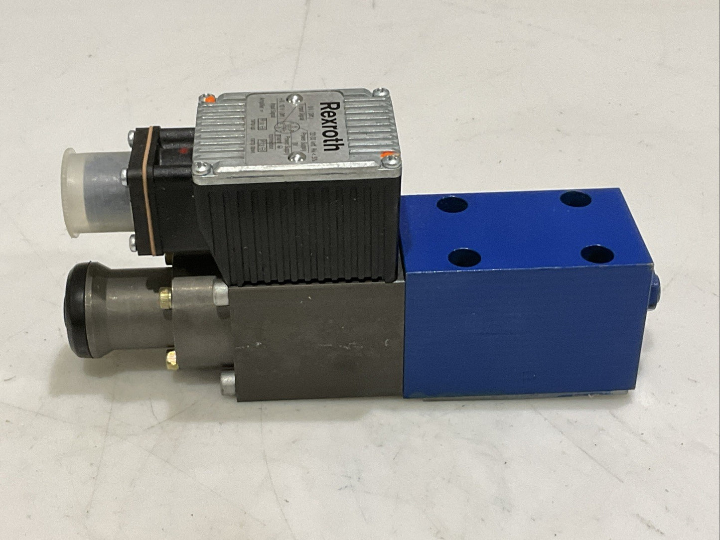 REXROTH R900923432 DREE 10-52/200YMG24NK31M SOLENOID VALVE Z2M