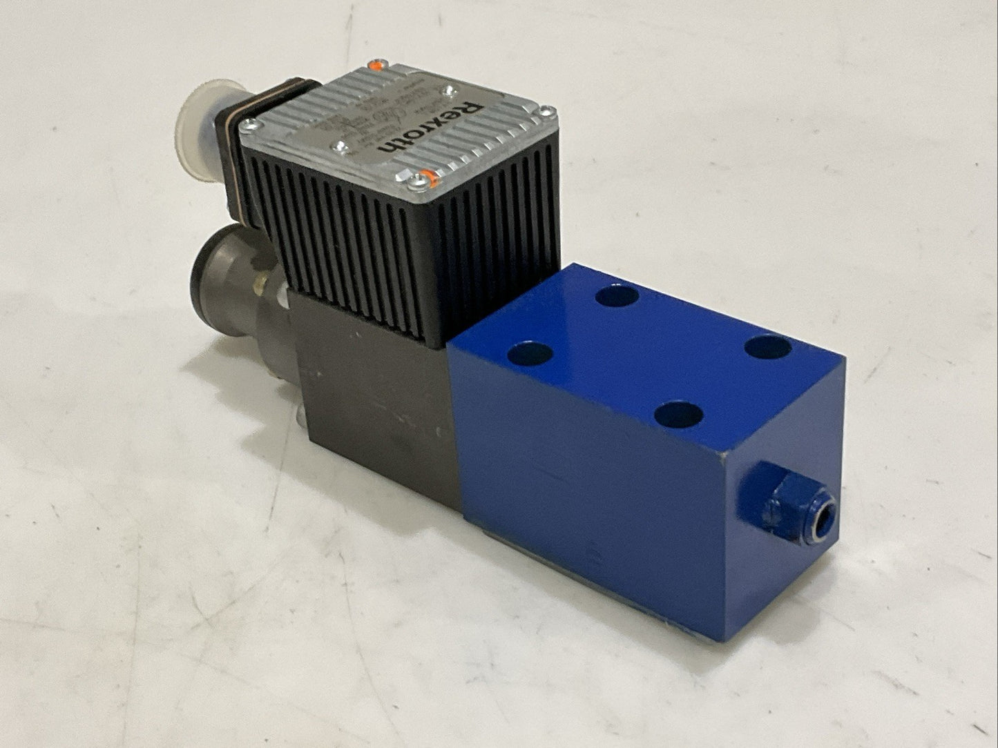 REXROTH R900923432 DREE 10-52/200YMG24NK31M SOLENOID VALVE Z2M