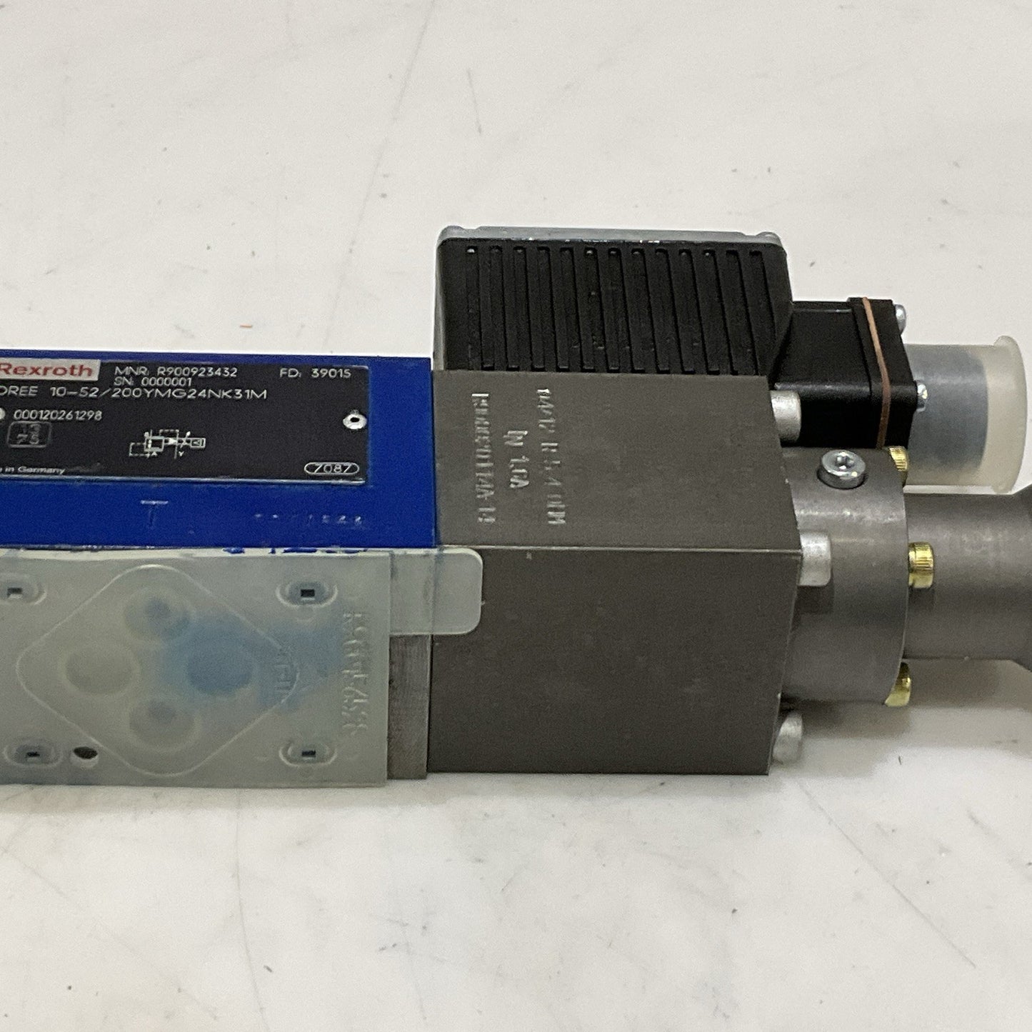 REXROTH R900923432 DREE 10-52/200YMG24NK31M SOLENOID VALVE Z2M