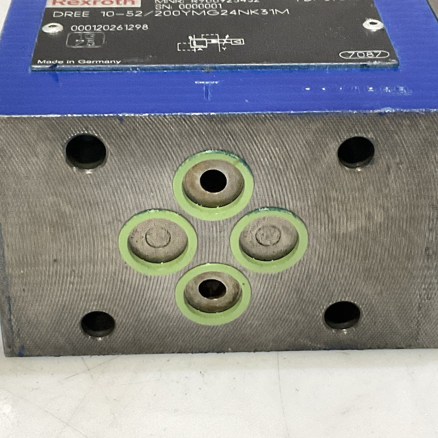 REXROTH R900923432 DREE 10-52/200YMG24NK31M SOLENOID VALVE Z2M