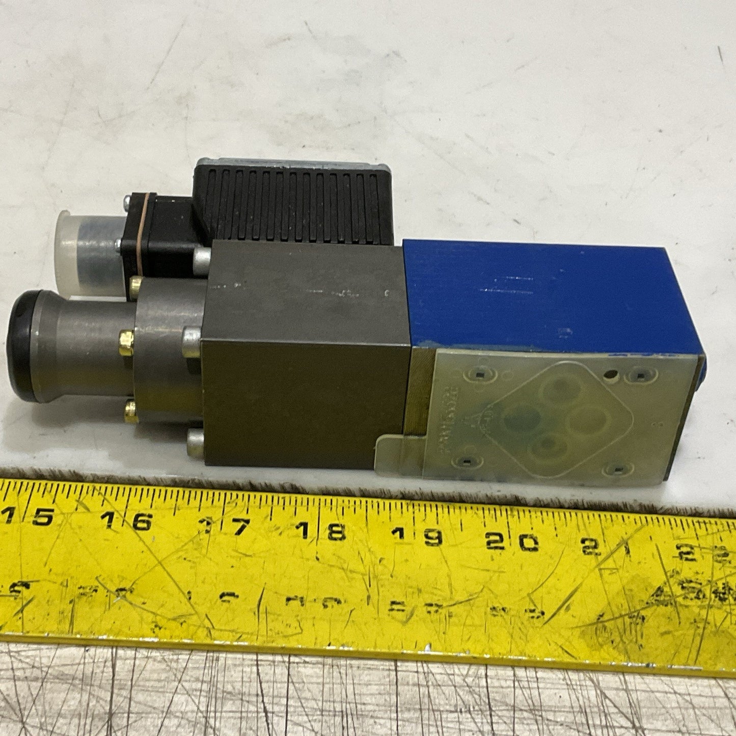 REXROTH R900923432 DREE 10-52/200YMG24NK31M SOLENOID VALVE Z2M
