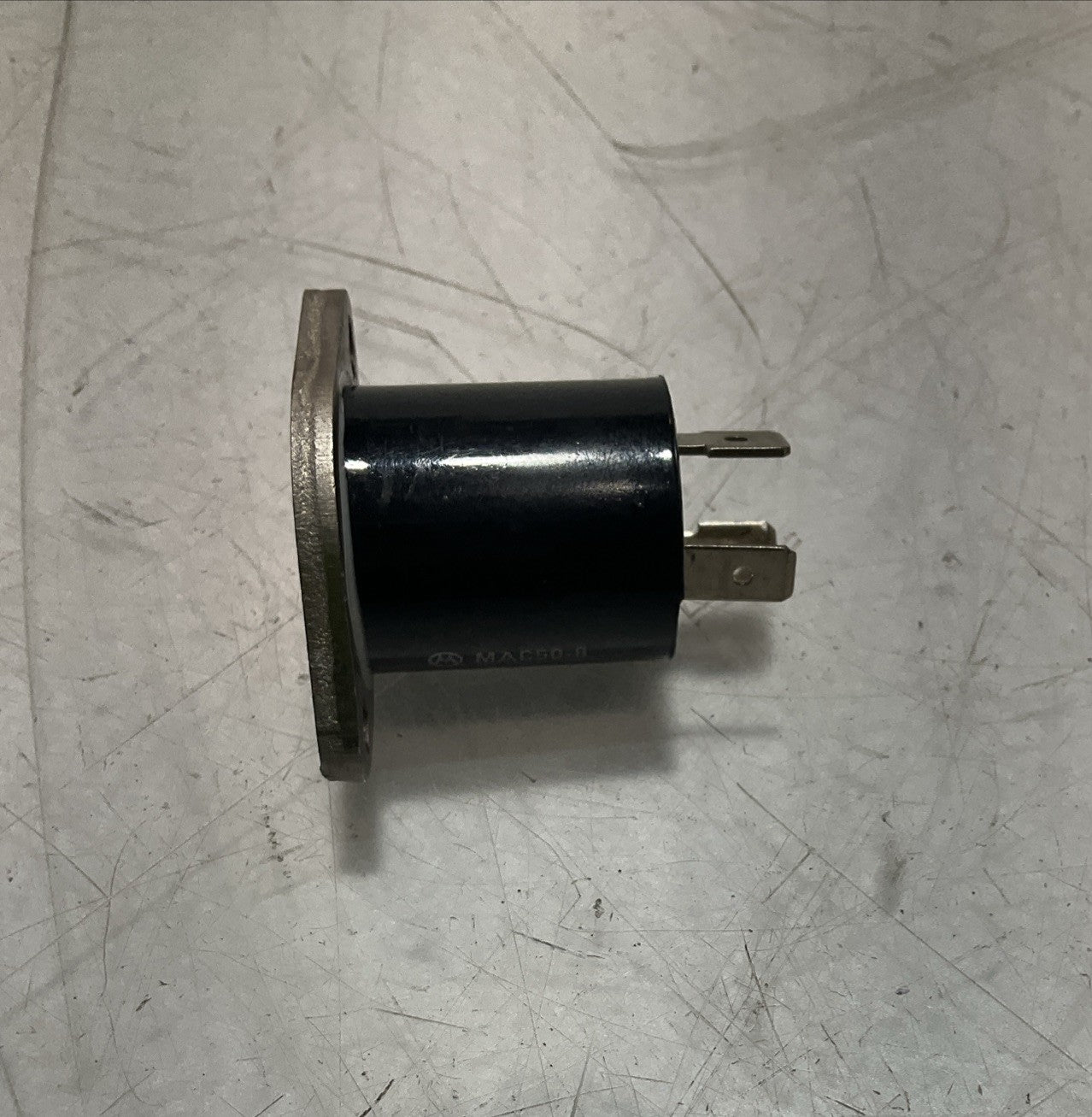 MOTOROLA MAC50–8 8625 SILICON BIDIRECTIONAL TRIODE THYRISTOR LAMINATOR U3S