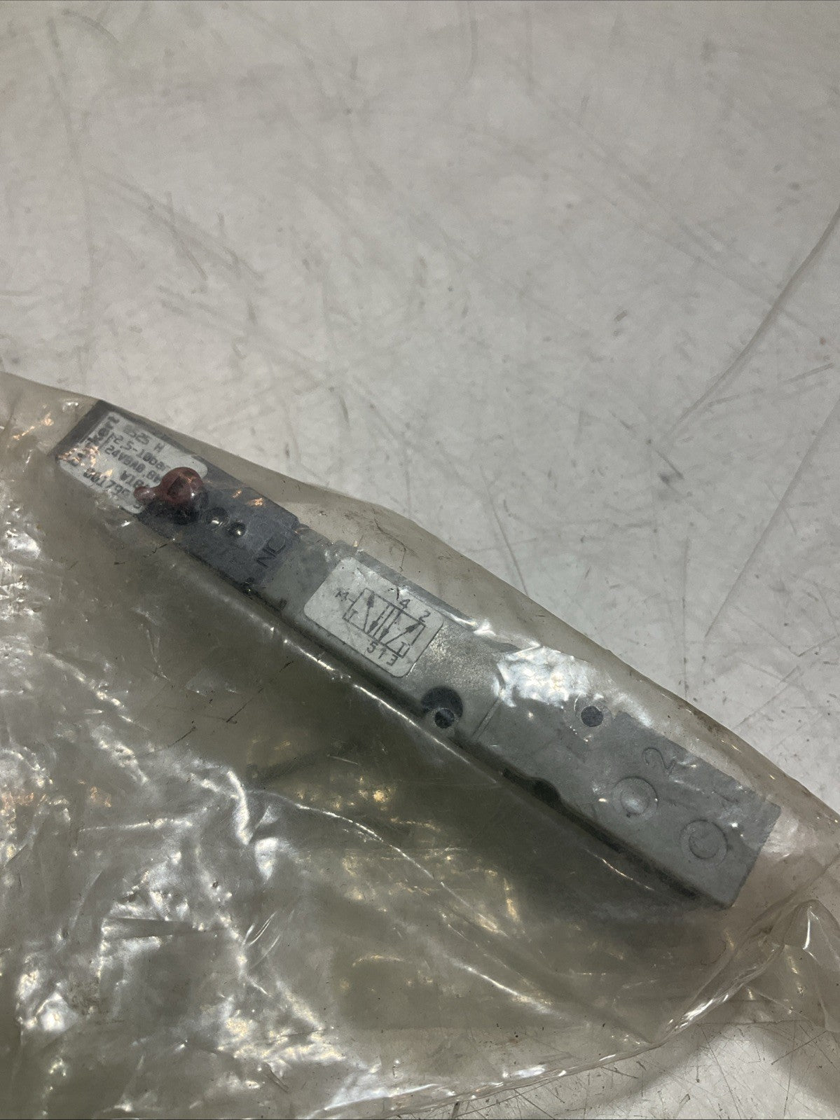 BURKERT 6525 - 00179938 SOLENOID VALVE FOR PNEUMATIC LOT OF 2 U3S