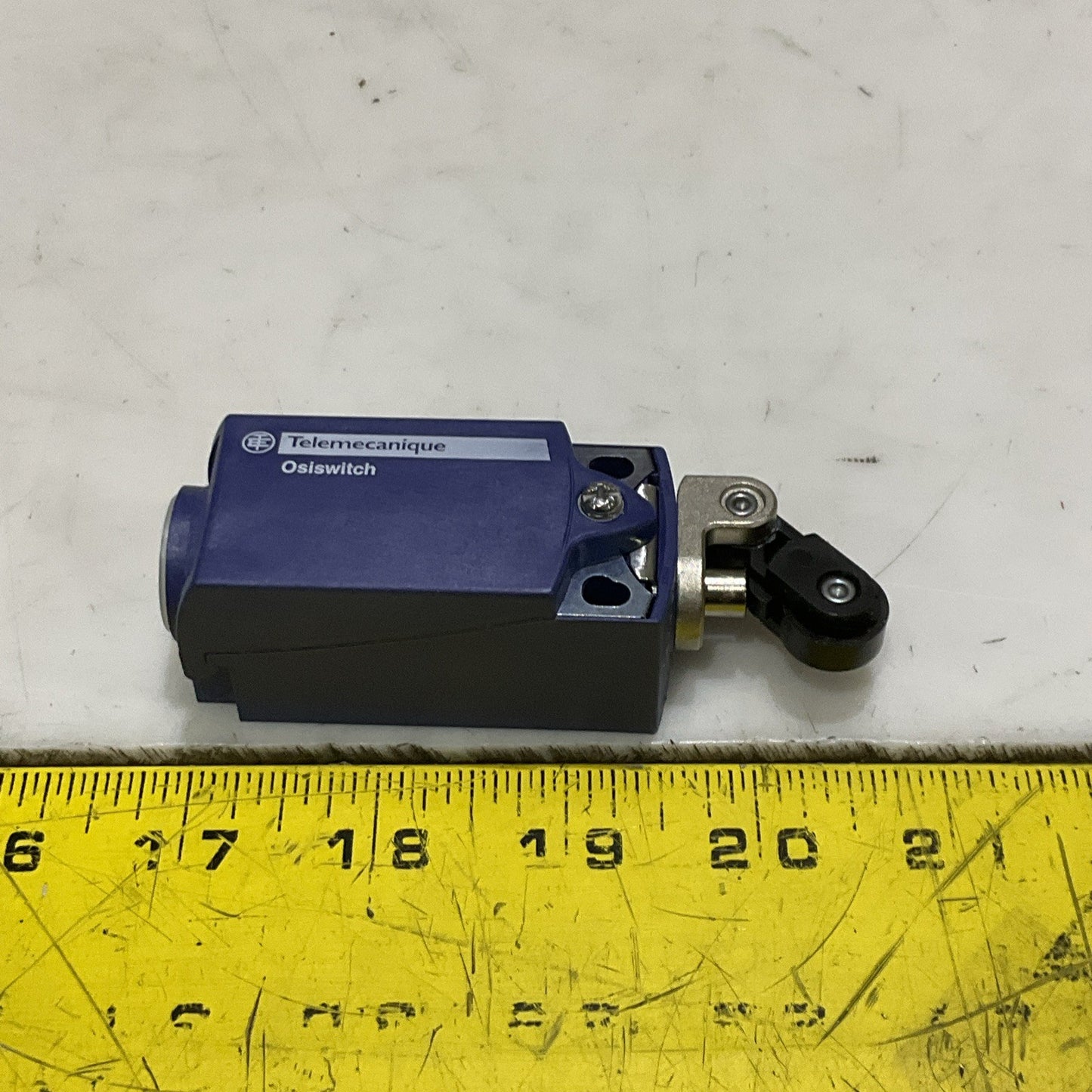 TELEMECANIQUE XCKP212P16 ZCP21 LIMIT SWITCH Z2M