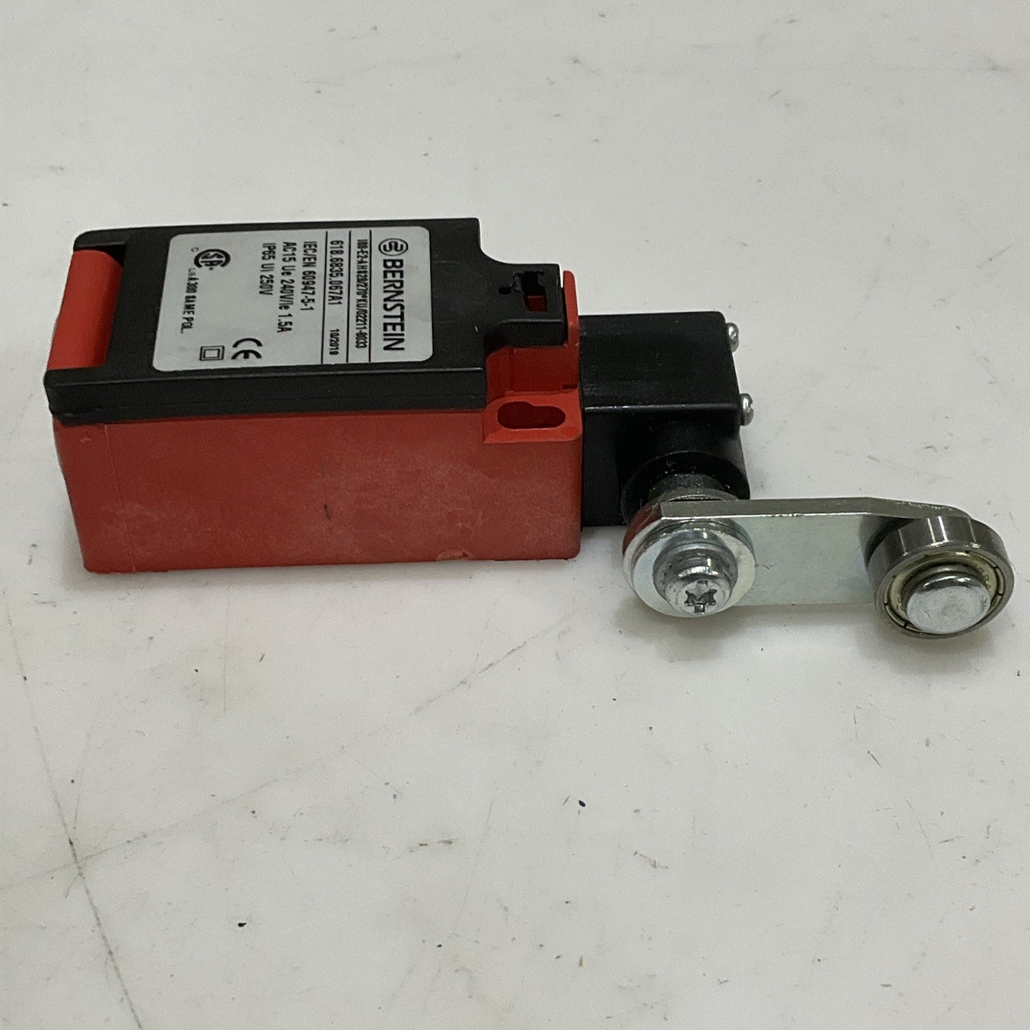 BERNSTEIN I88-E2-A H828 LIMIT SWITCH 02211-8033 618.6835.067A1 250V 1.5A Z2M