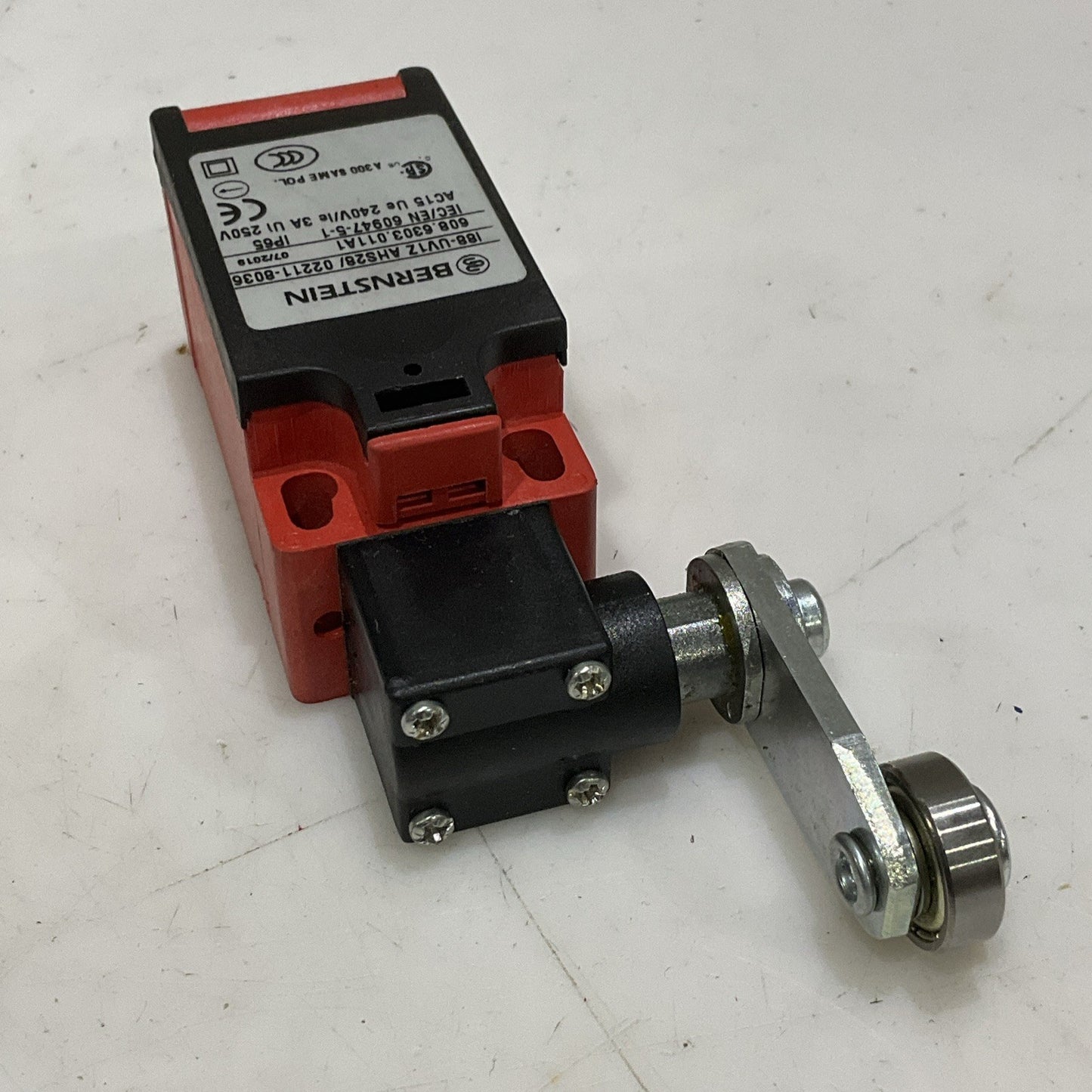 BERNSTEIN I88-UV1Z AHS28/02211-8036 LIMIT SWITCH 3A 250V Z2M