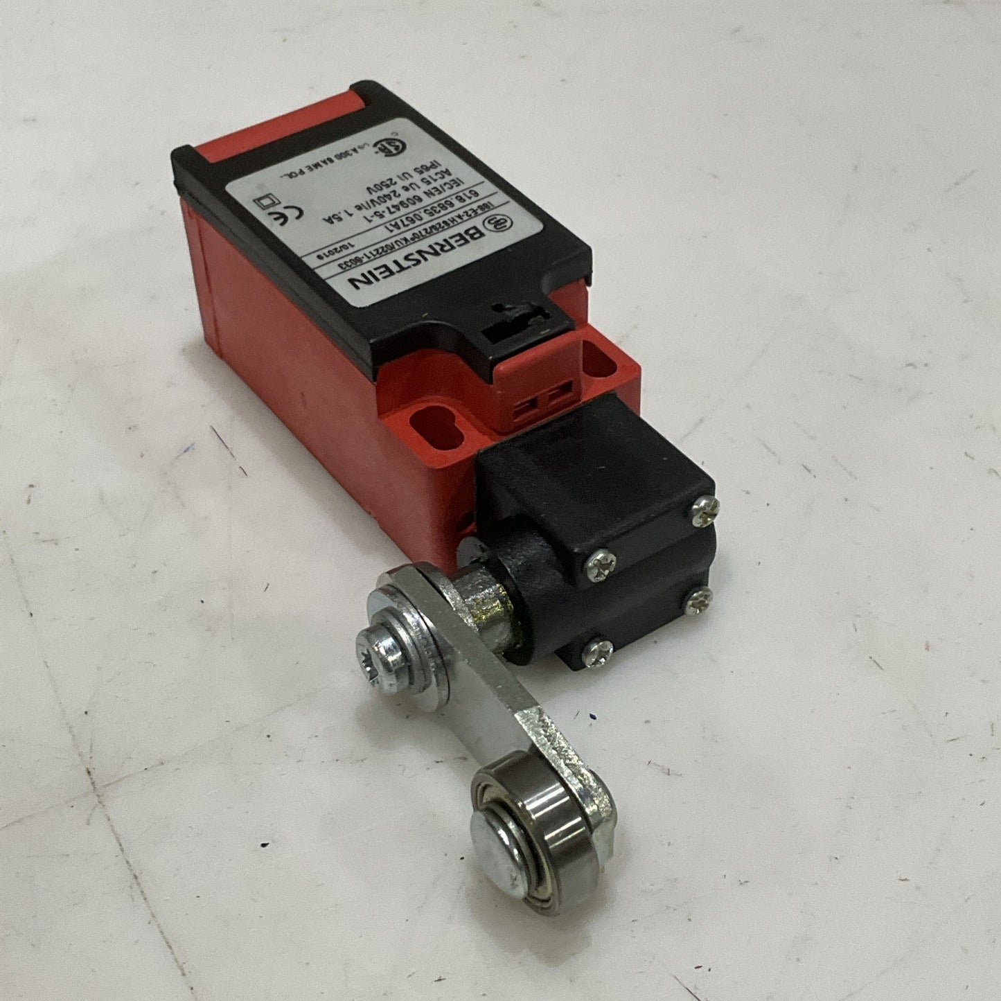 BERNSTEIN I88-E2-A H828 LIMIT SWITCH 02211-8033 618.6835.067A1 250V 1.5A Z2M