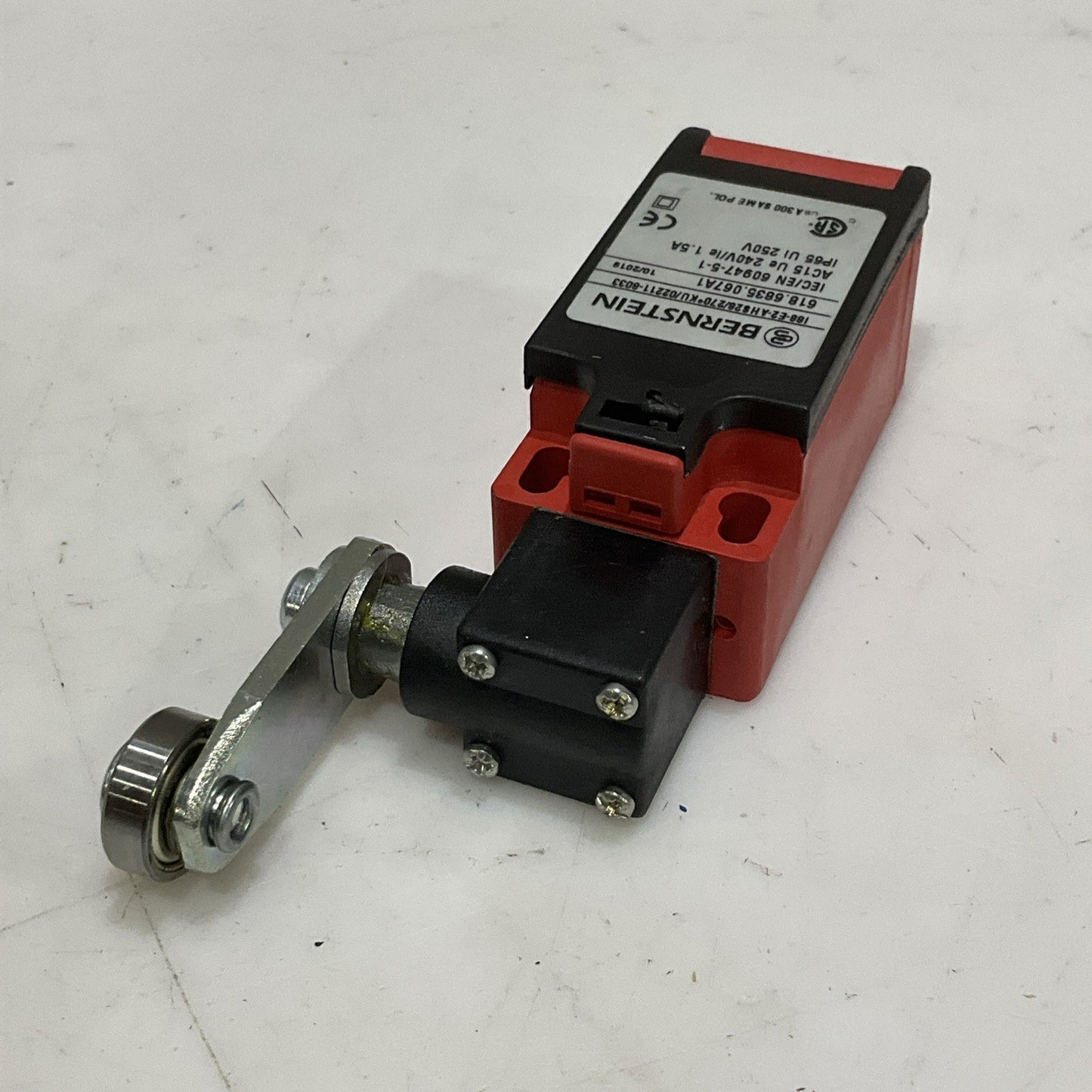 BERNSTEIN I88-E2-A H828 LIMIT SWITCH 02211-8033 618.6835.067A1 250V 1.5A Z2M