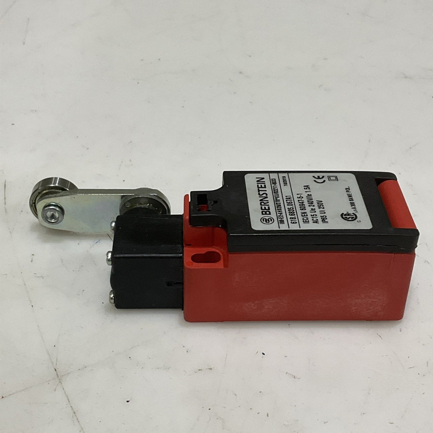 BERNSTEIN I88-E2-A H828 LIMIT SWITCH 02211-8033 618.6835.067A1 250V 1.5A Z2M
