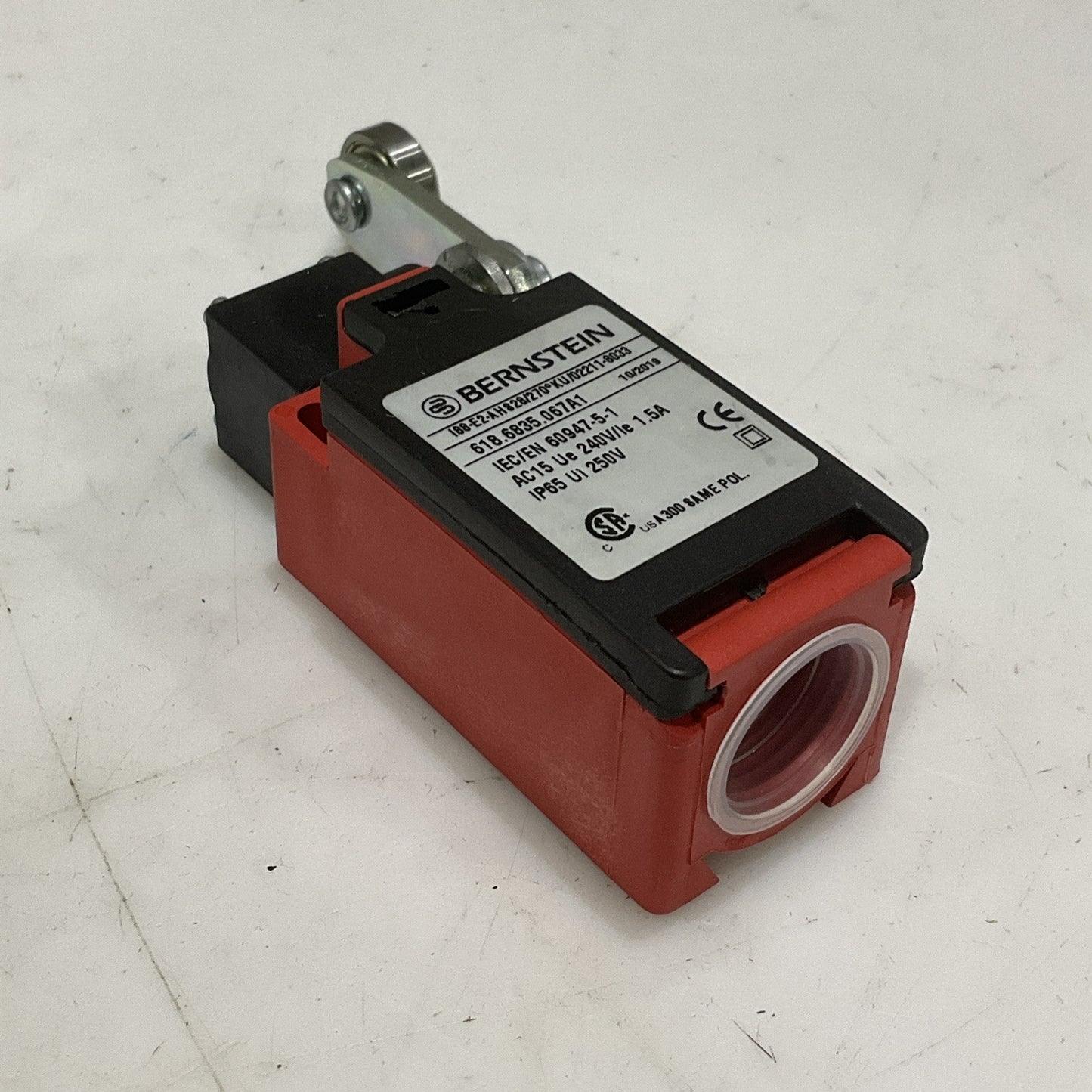 BERNSTEIN I88-E2-A H828 LIMIT SWITCH 02211-8033 618.6835.067A1 250V 1.5A Z2M