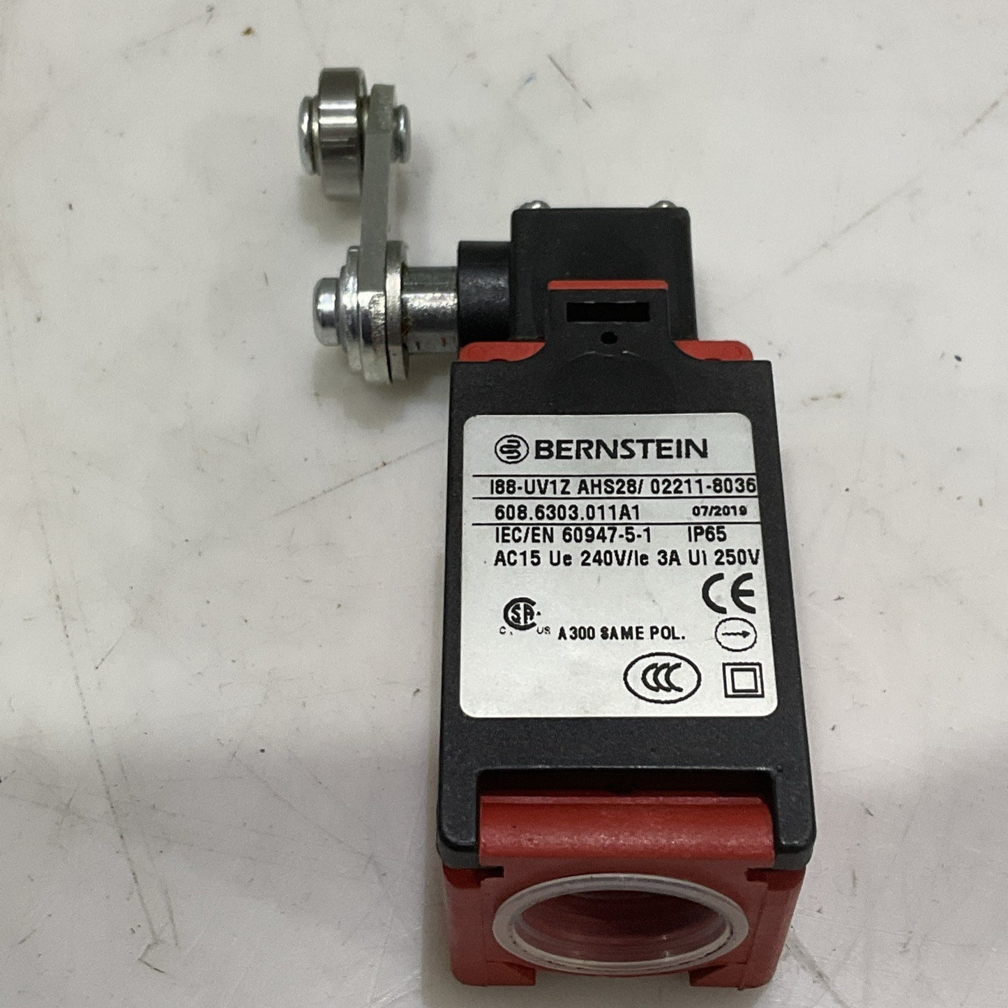 BERNSTEIN I88-UV1Z AHS28/02211-8036 LIMIT SWITCH 3A 250V Z2M